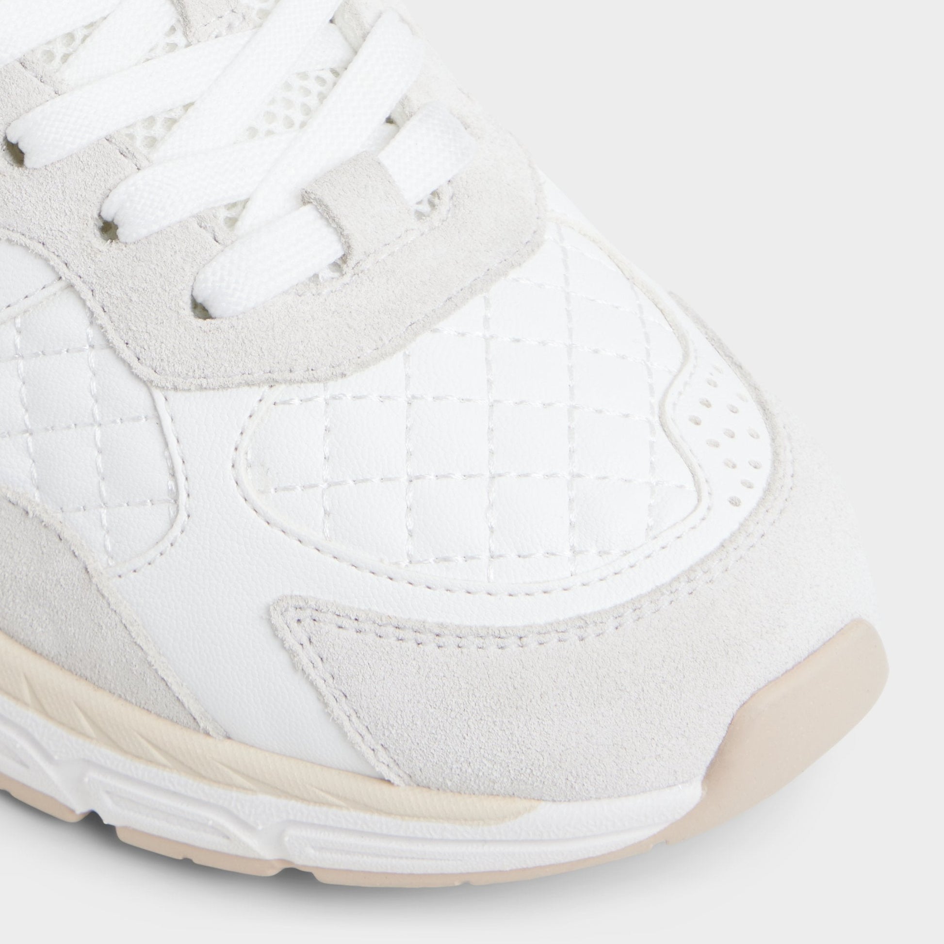Pillowsnkr in L White - Jogger sneaker - White