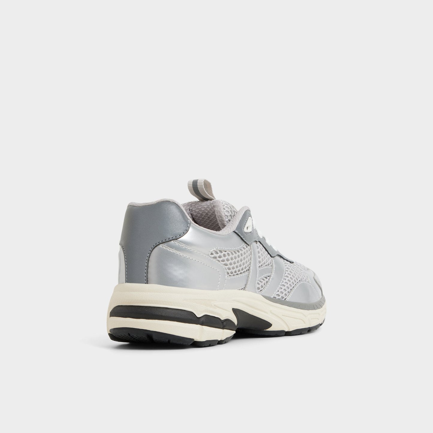 Pillowsnkr in L Silver - Jogger sneaker - Silver