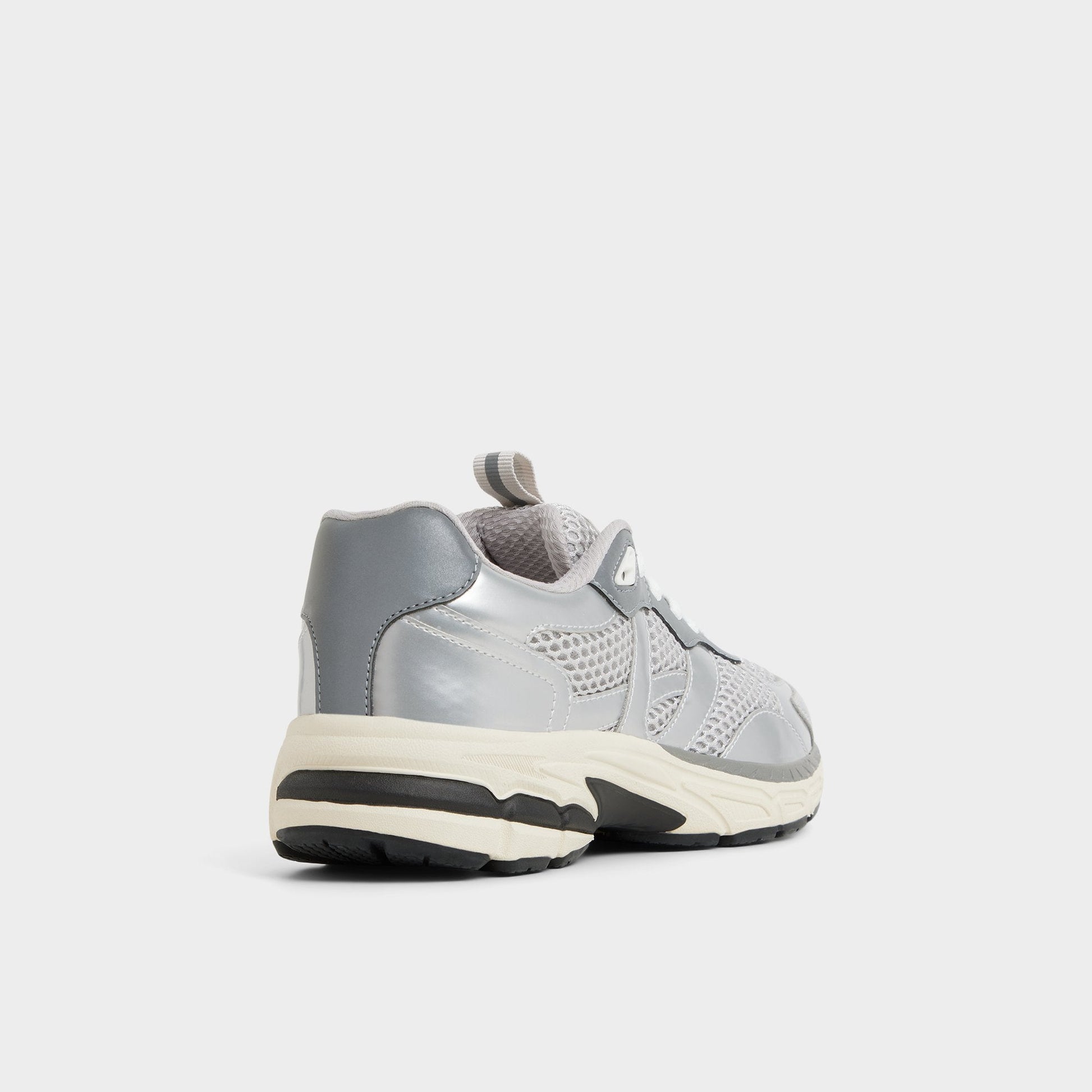 Pillowsnkr in L Silver - Jogger sneaker - Silver
