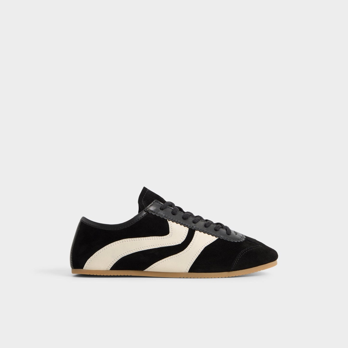 Adrelya in Black - Jogger sneaker, Jogger sole - Black