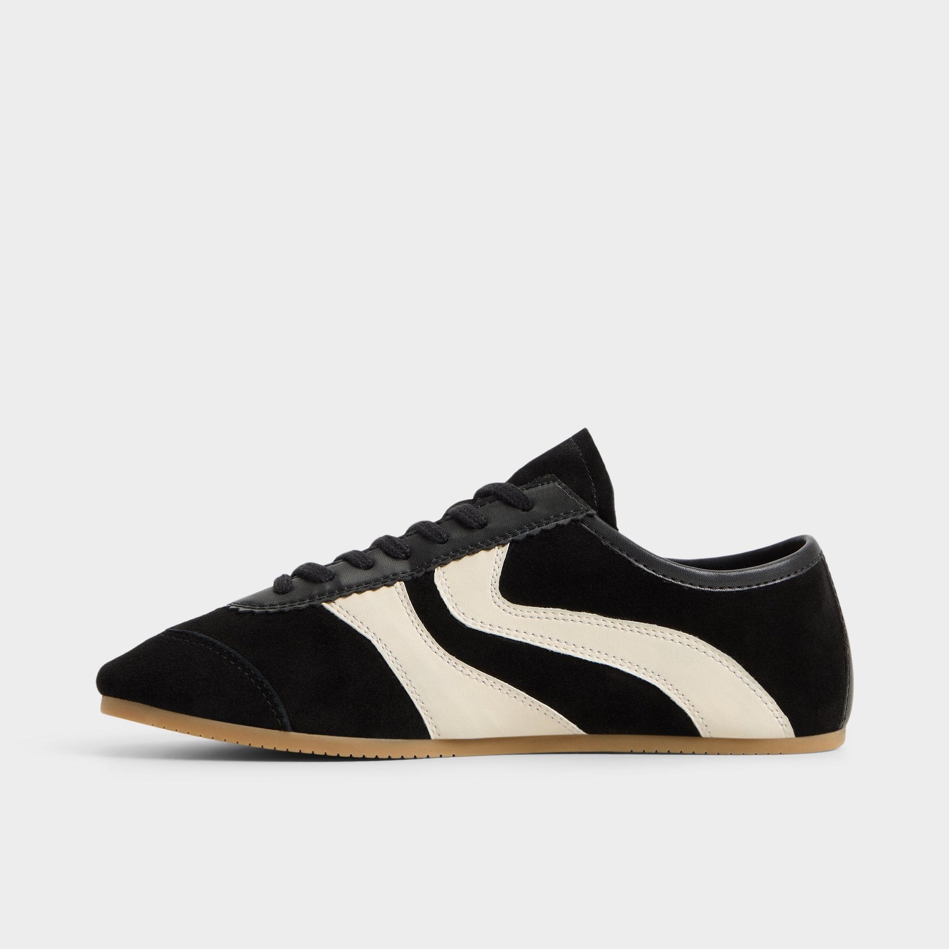 Adrelya in Black - Jogger sneaker, Jogger sole - Black