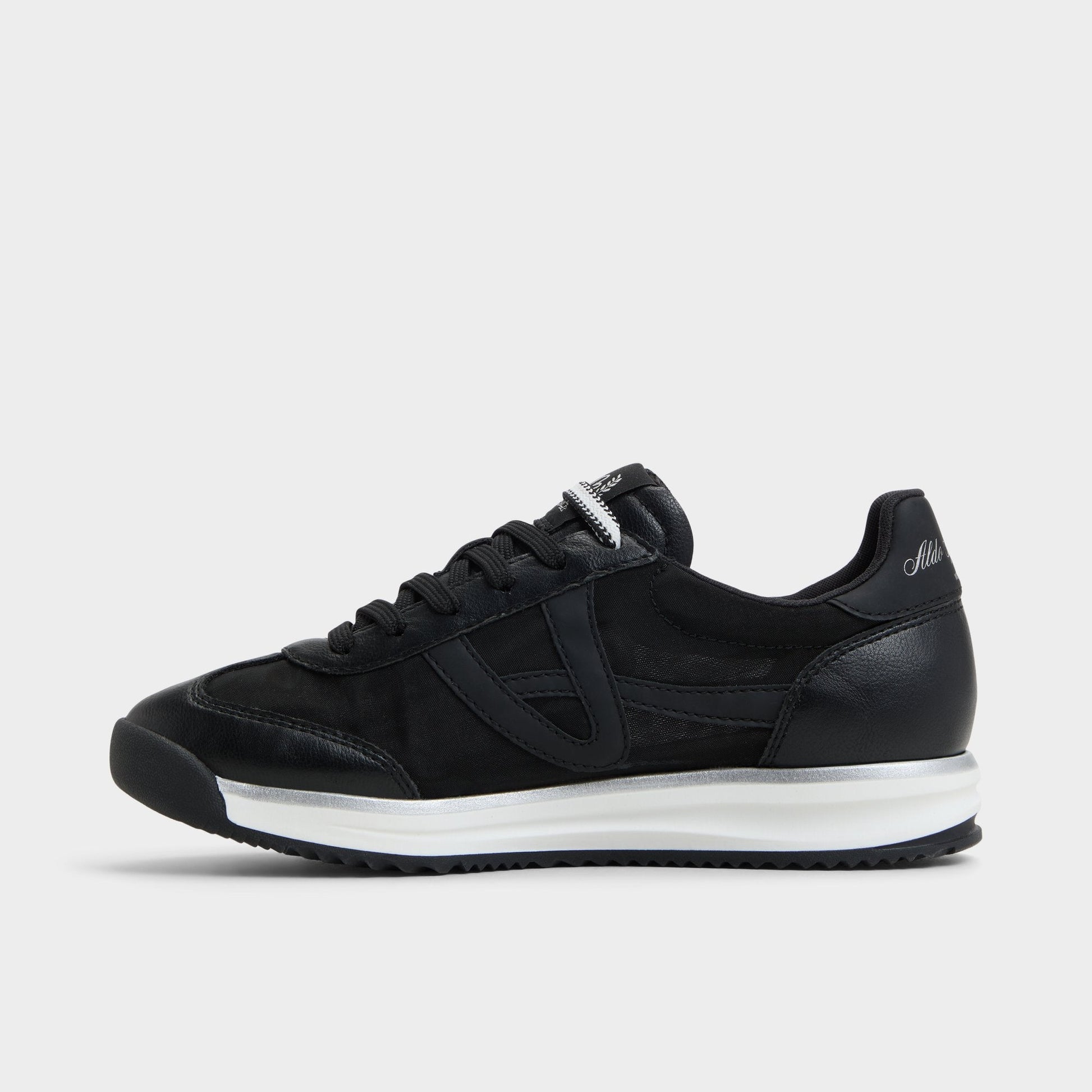 Stepcount Black Women's Low top sneakers - Jogger sneaker, Jogger sole - Black