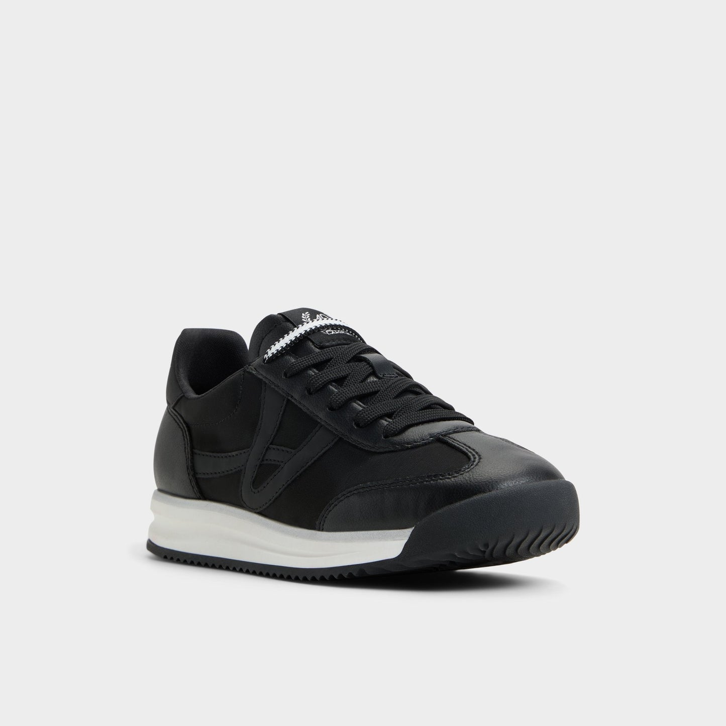 Stepcount Black Women's Low top sneakers - Jogger sneaker, Jogger sole - Black