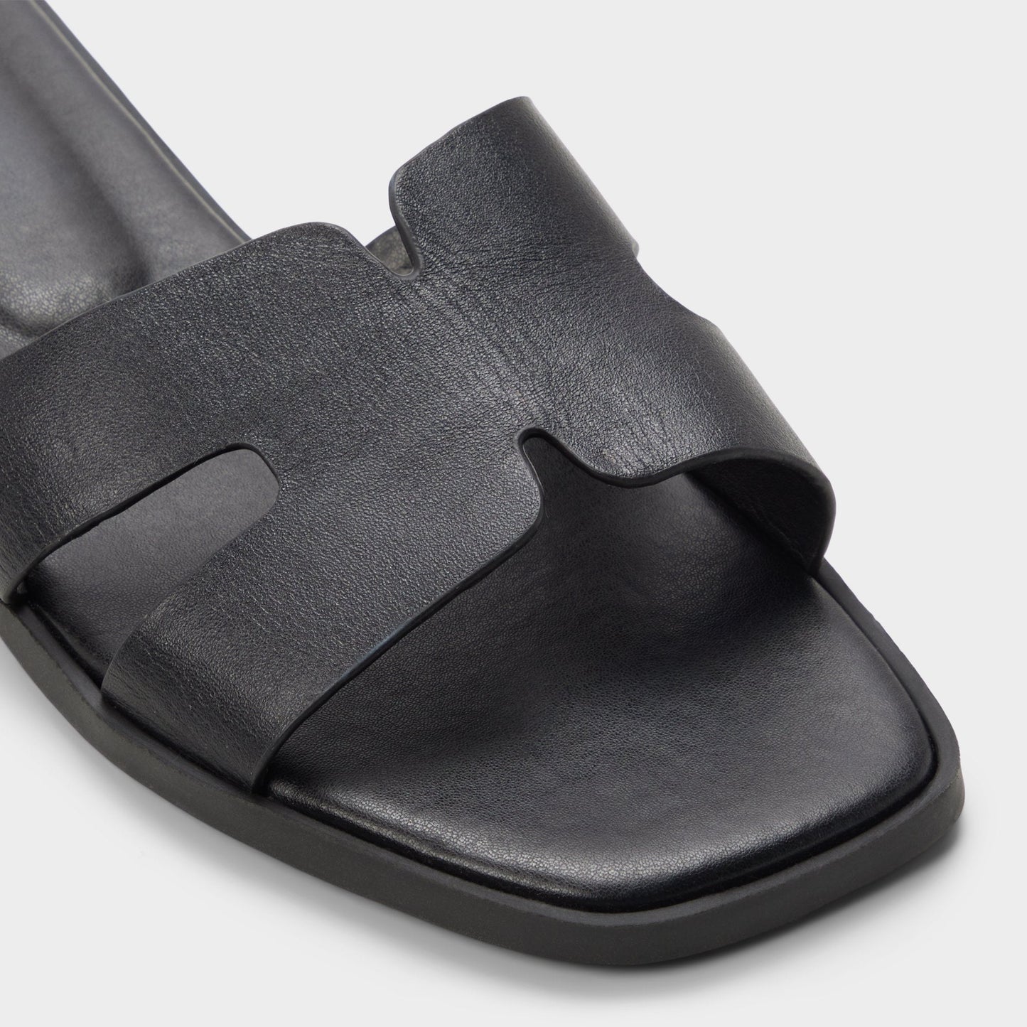 Itsandalb in Black -  - Black