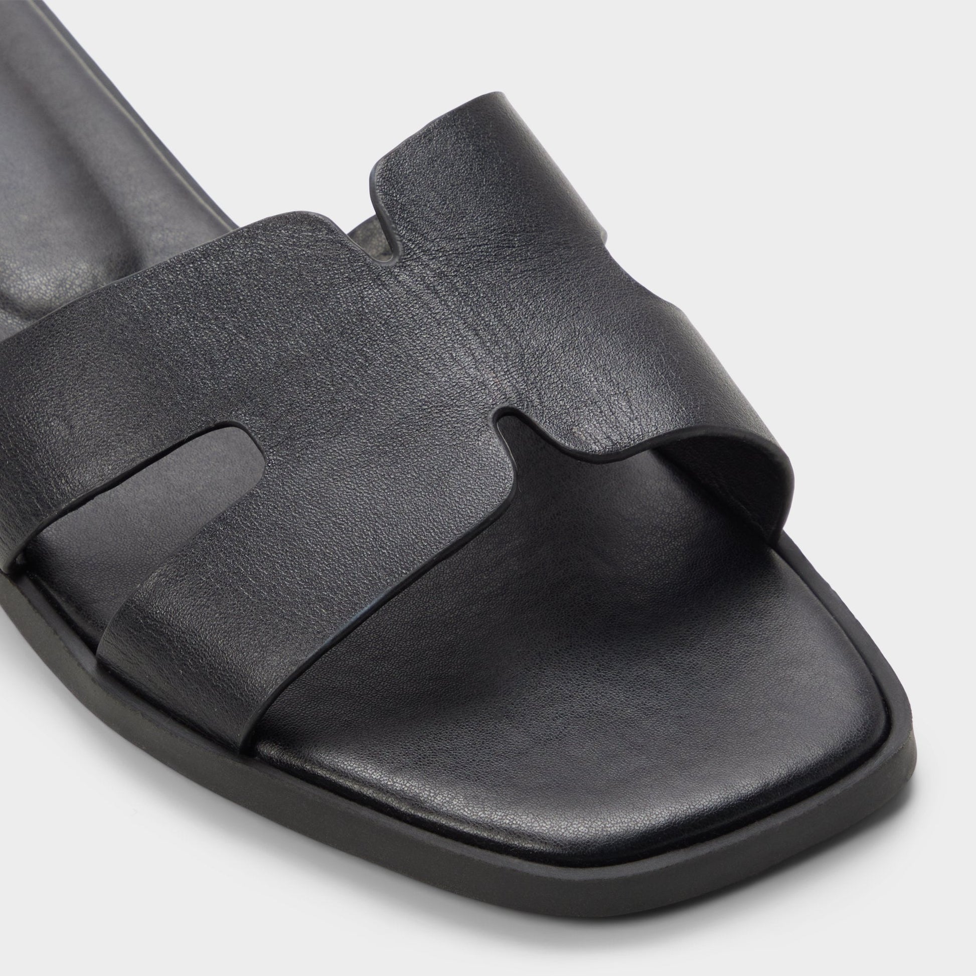 Itsandalb in Black -  - Black