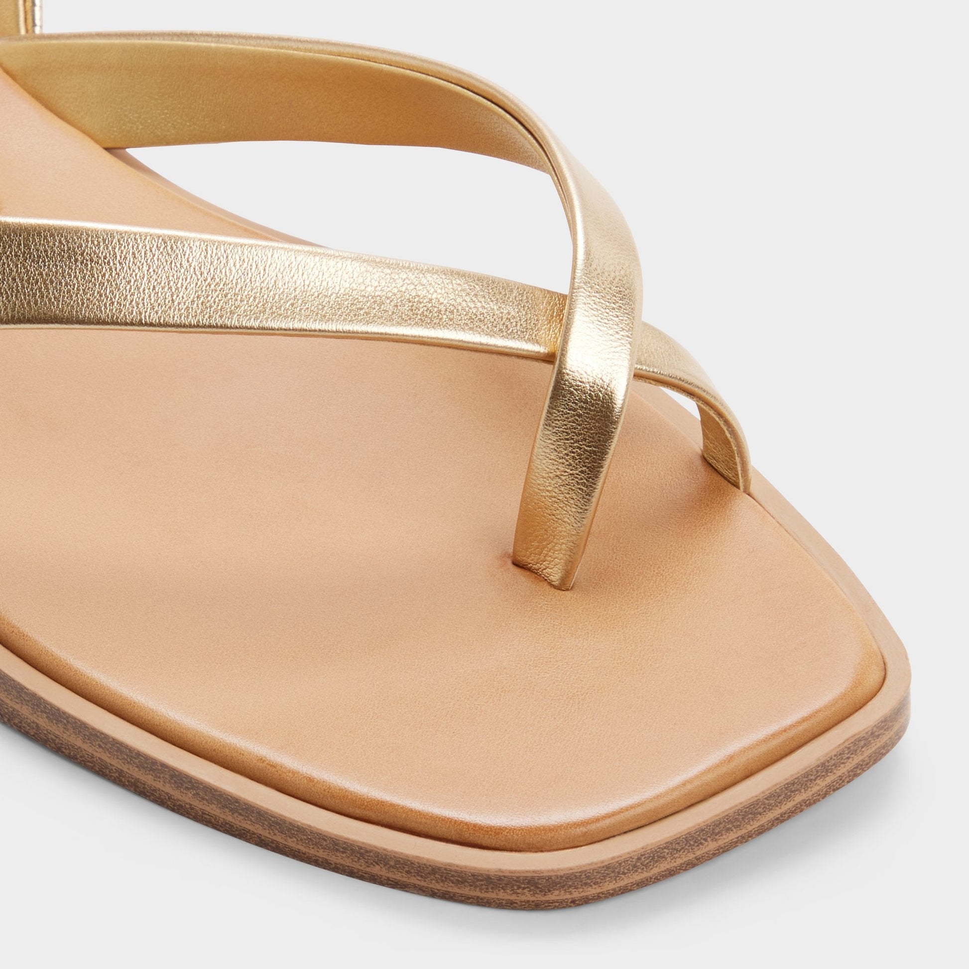 Daressi in Gold - Flat sandal - Gold