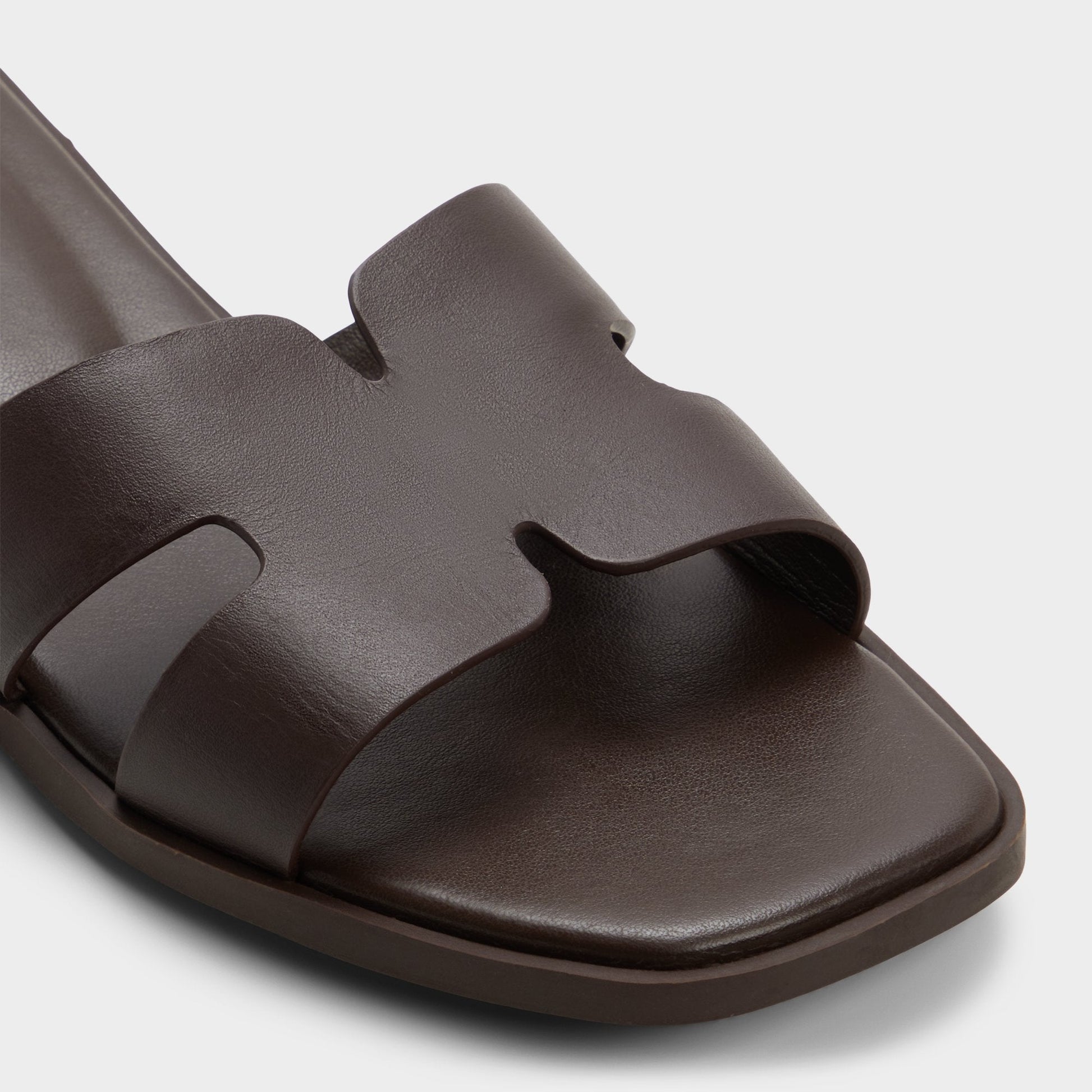 Itsandalb in Dark Brown -  - Dark Brown