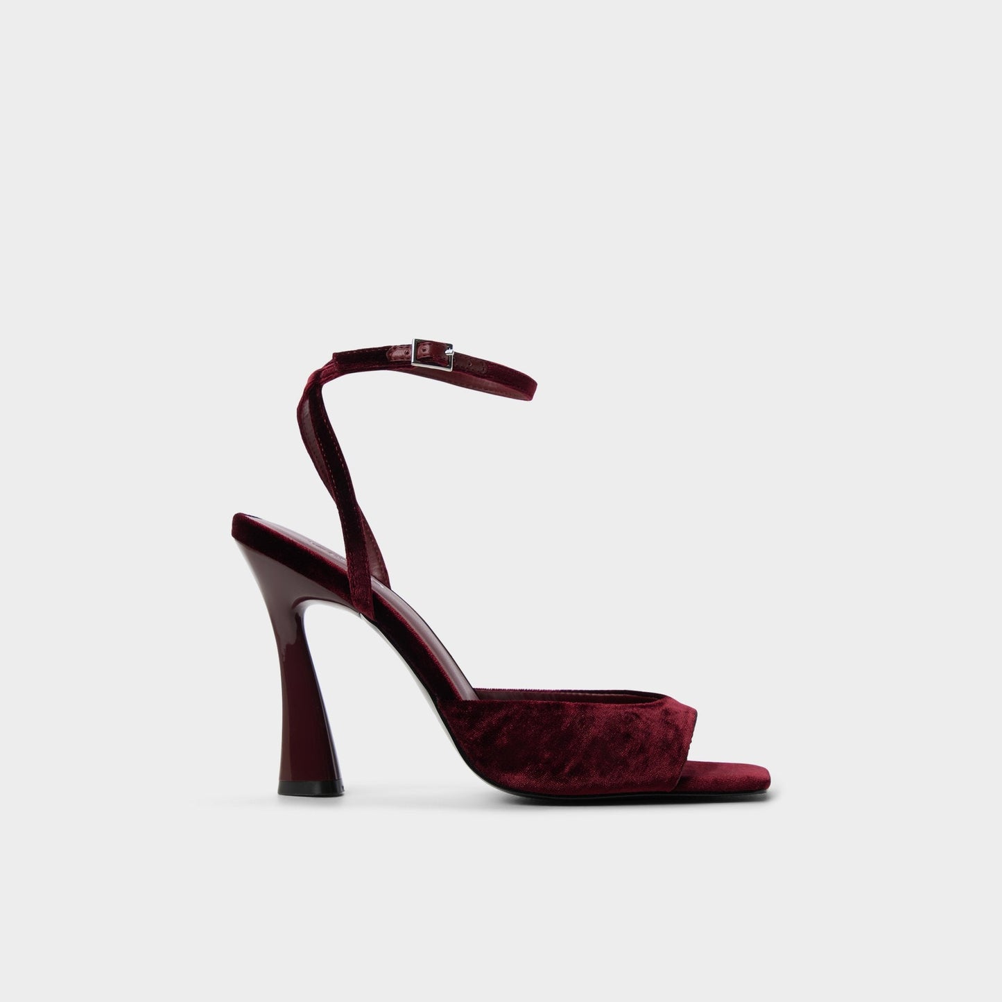 Alisonn in Bordo -  - Bordo