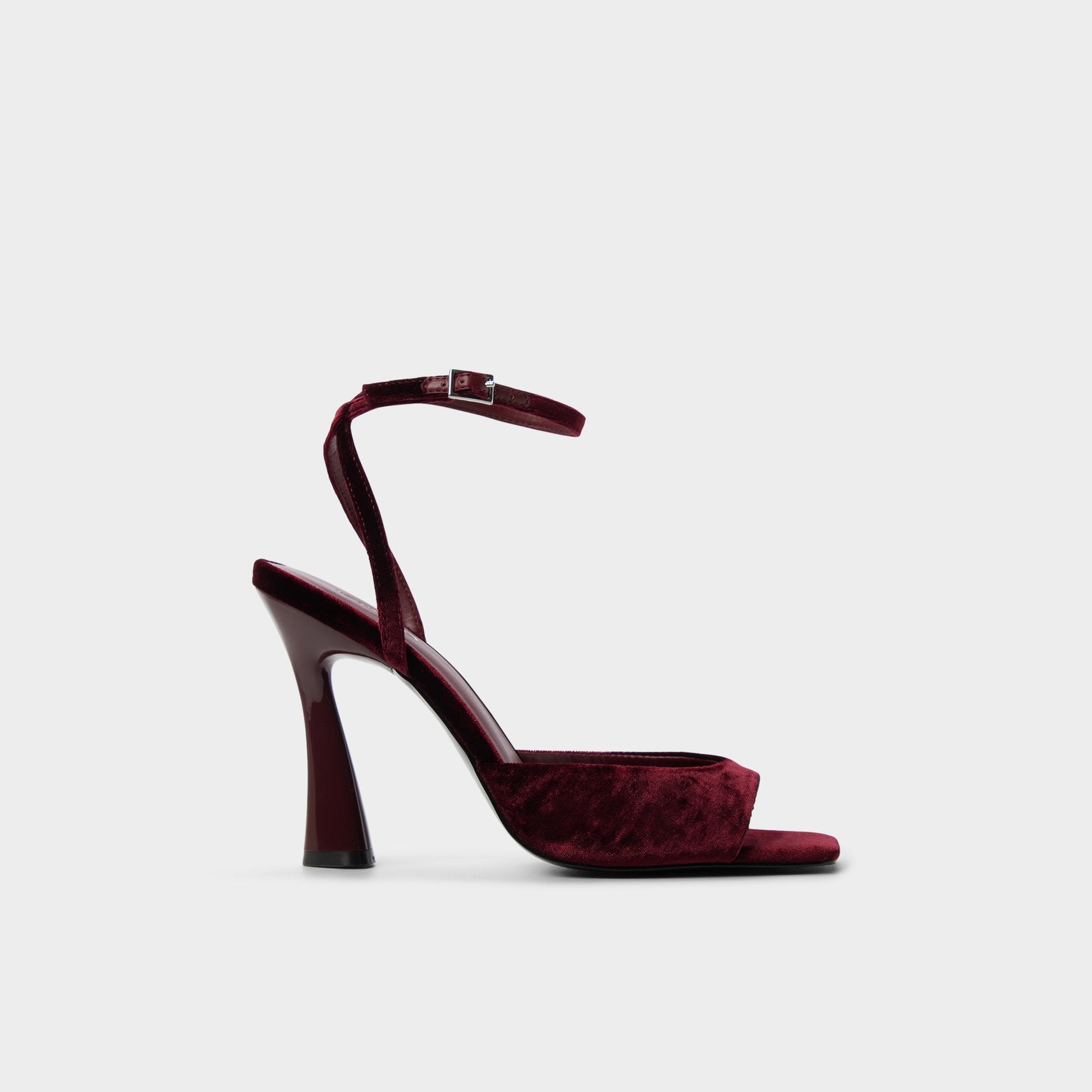 Alisonn in Bordo -  - Bordo