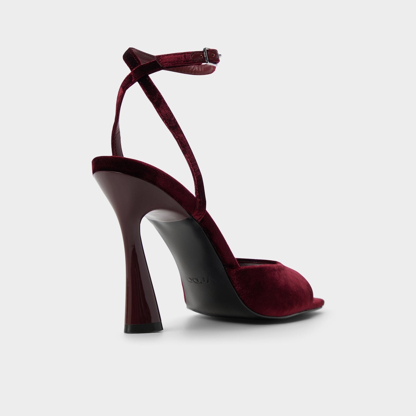 Alisonn in Bordo -  - Bordo