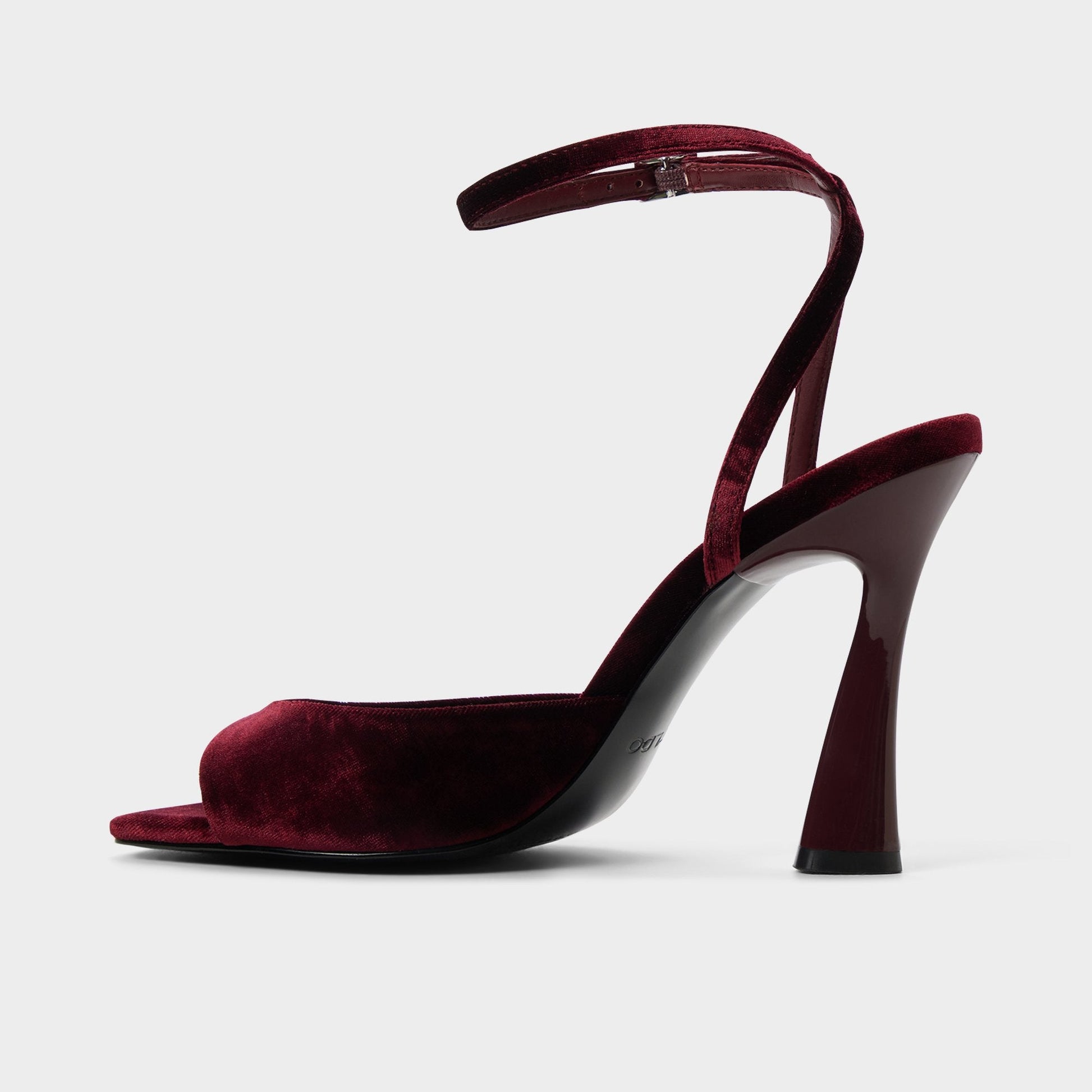 Alisonn in Bordo -  - Bordo
