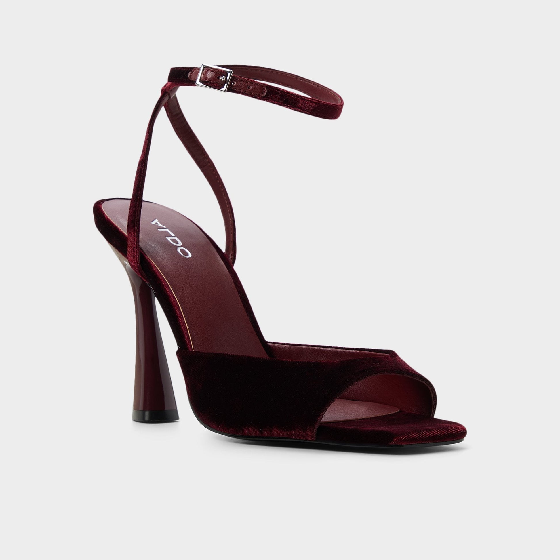 Alisonn in Bordo -  - Bordo