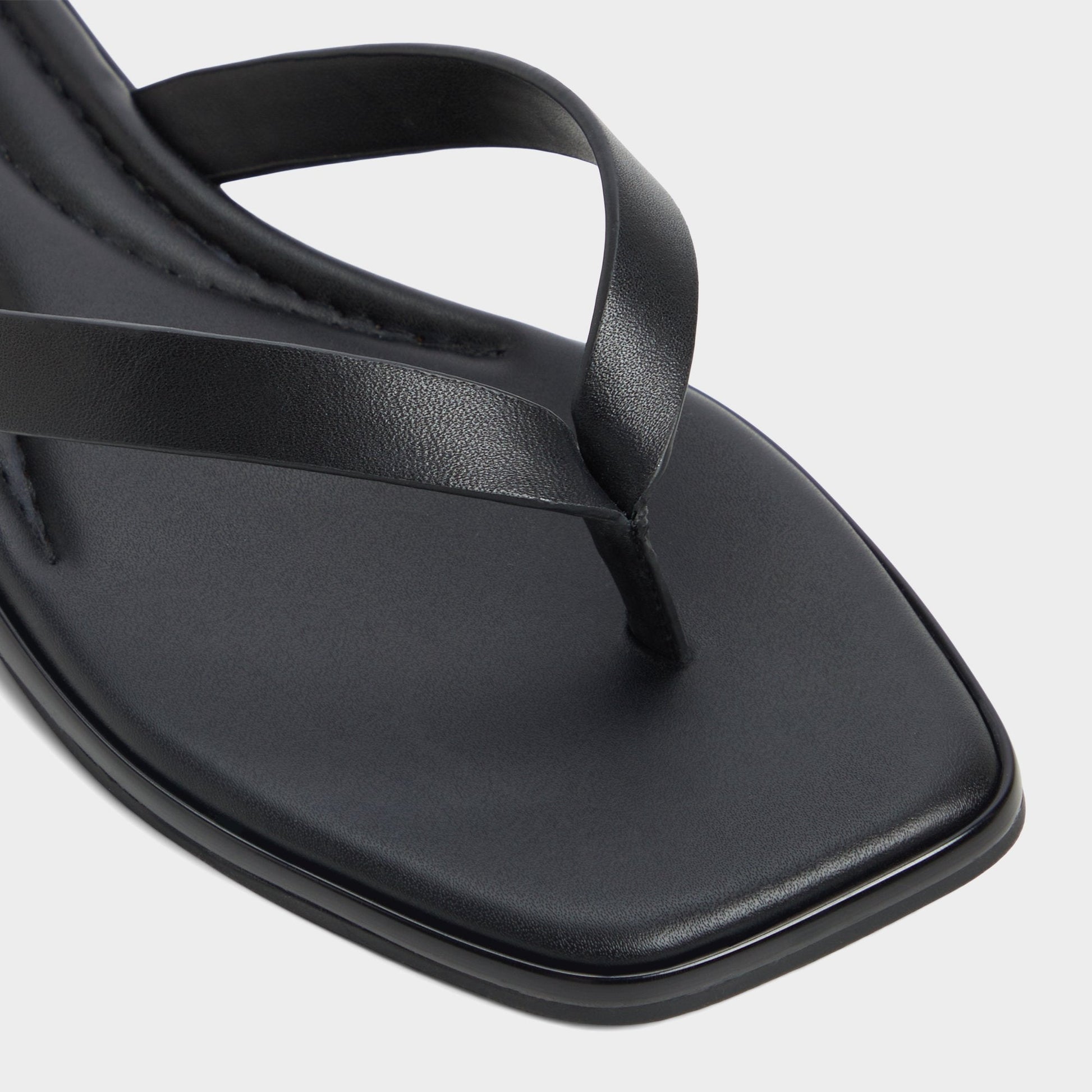 Theao Black Women's Flats - Flip flop - Black