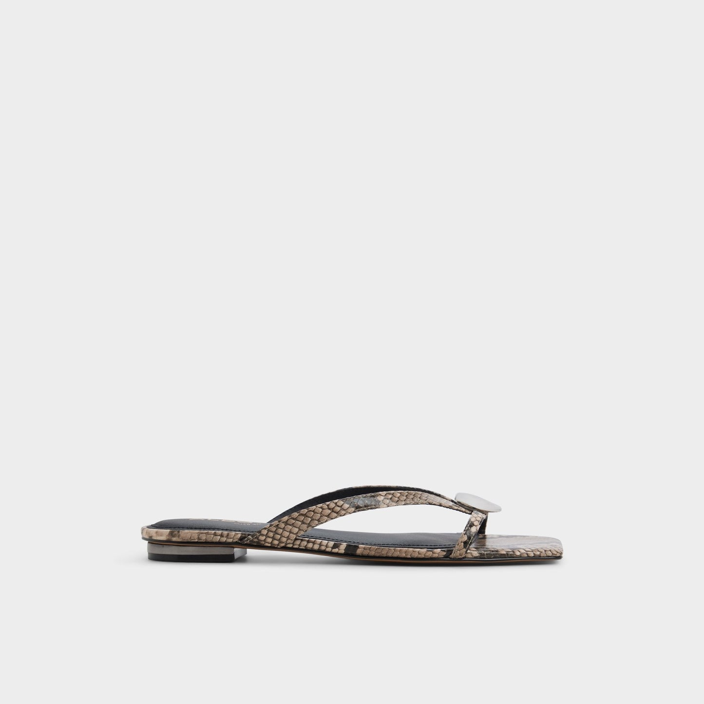 Iliria White/Black Women's Flats - Slide sandal - White/black