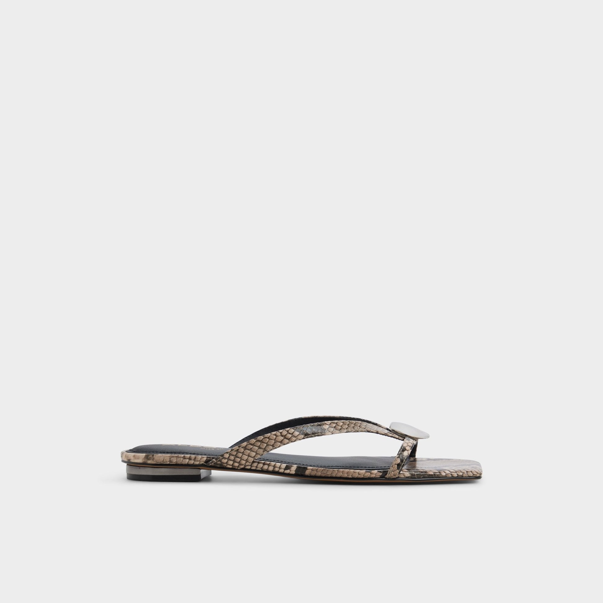 Iliria White/Black Women's Flats - Slide sandal - White/black