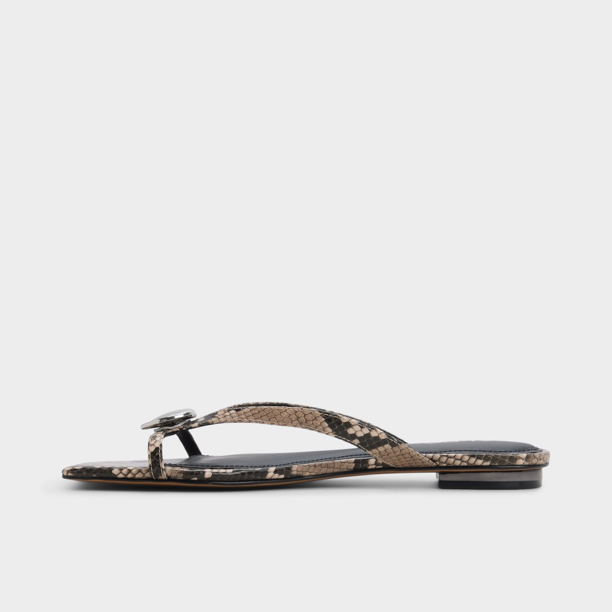 Iliria White/Black Women's Flats - Slide sandal - White/black