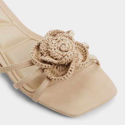 Wildbloom Sand Women's Travel essentials - Strappy flat sandal - Sand