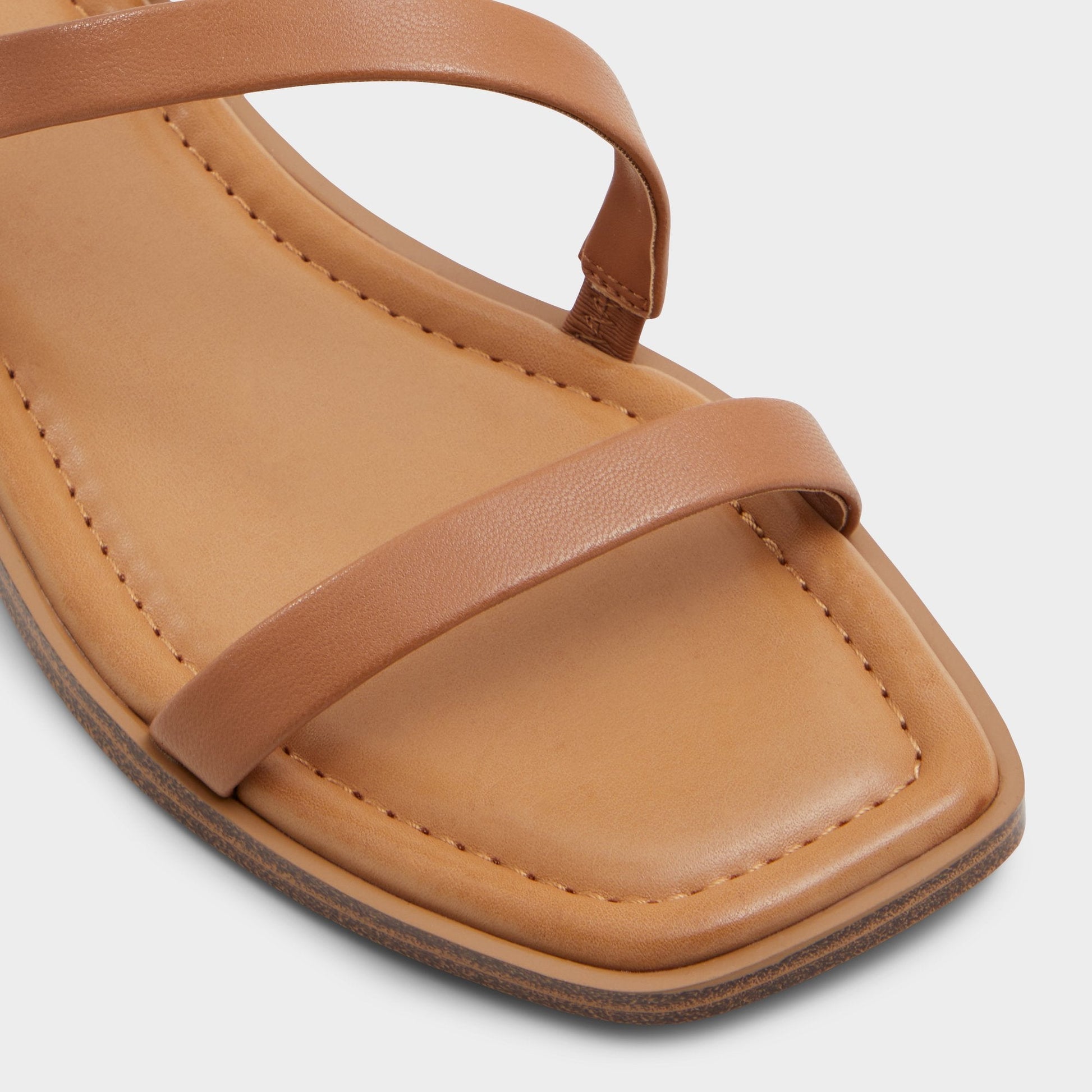 Spinella in Medium Brown - Strappy flat sandal - Medium Brown