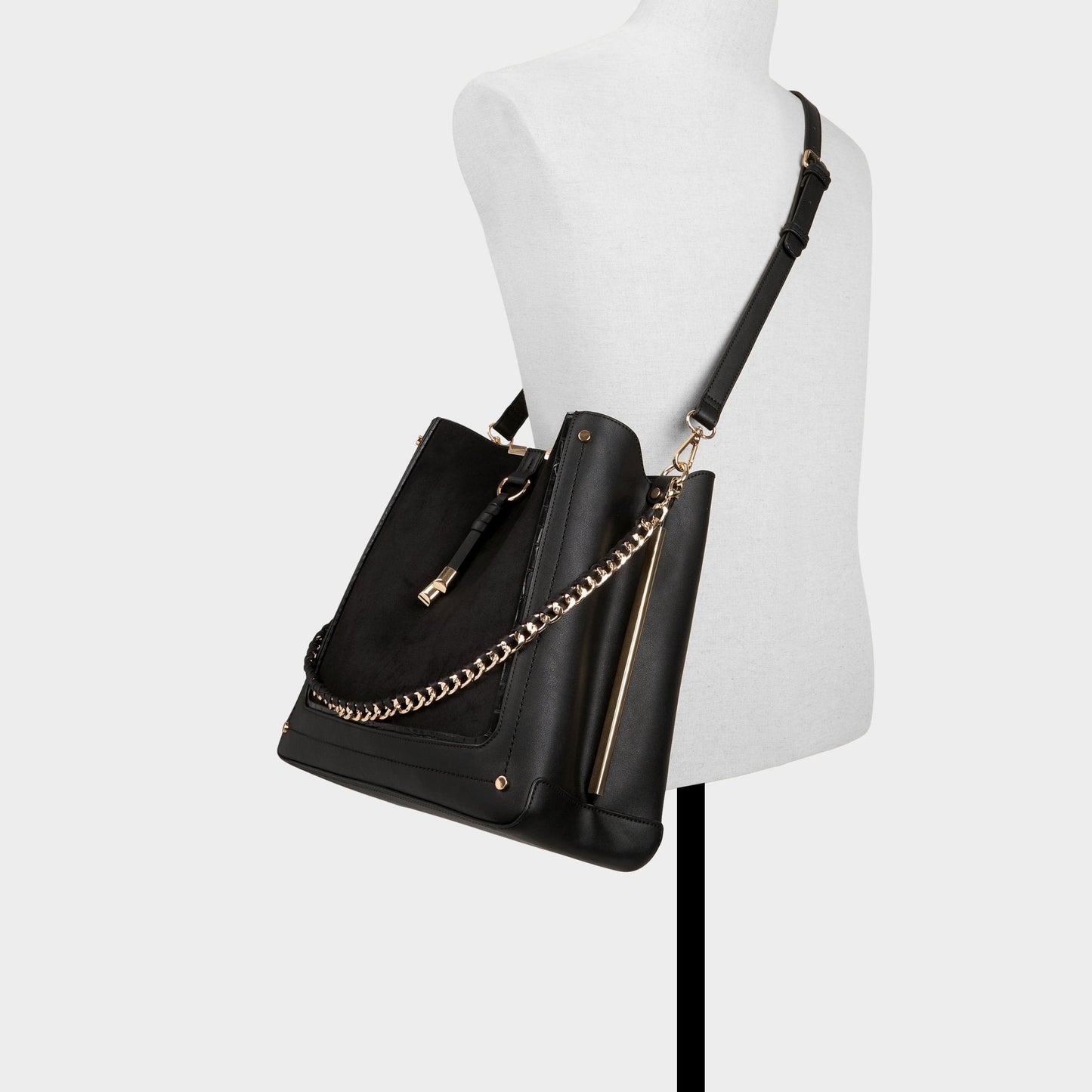 Nalaynaa in Black - Bucket bag - Black