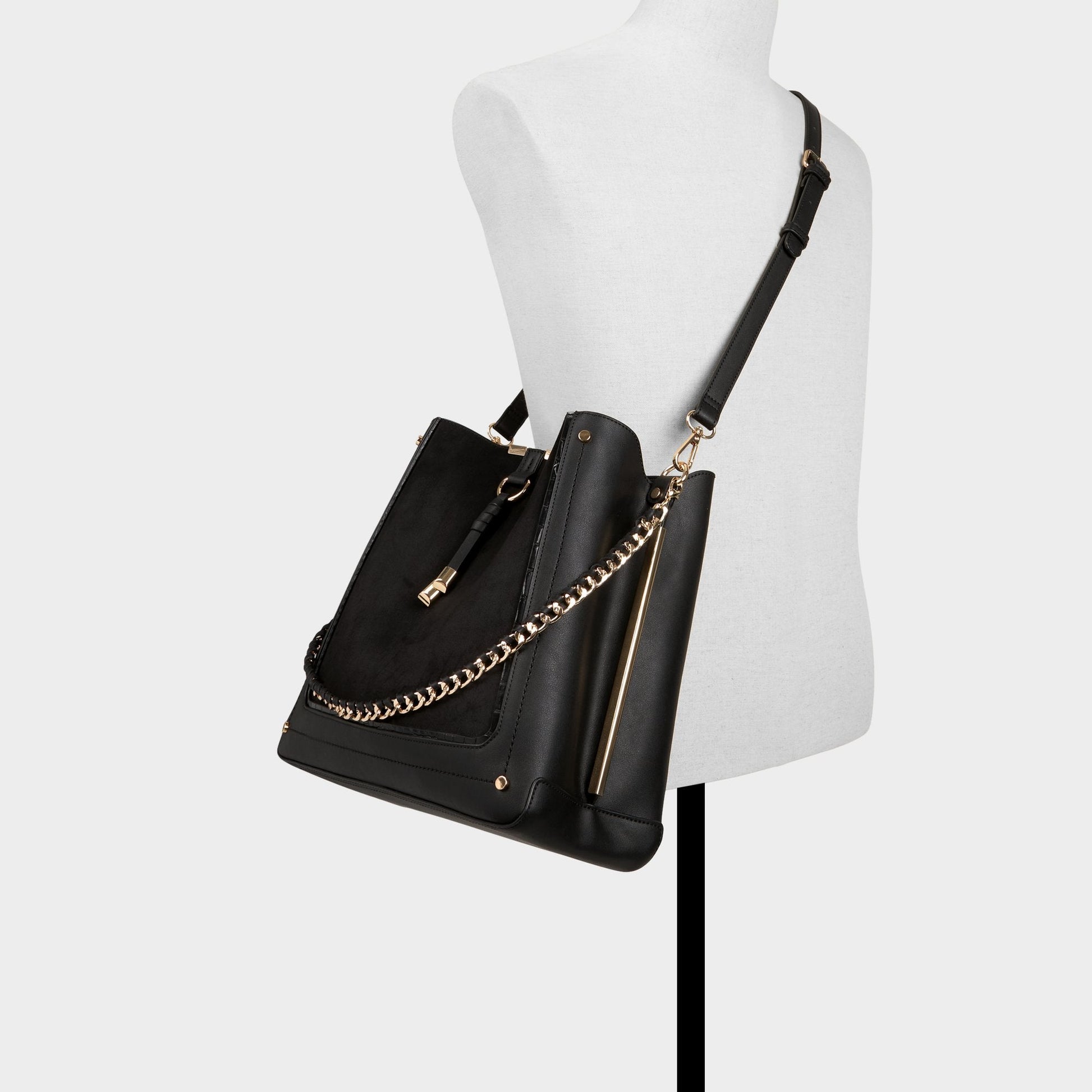 Nalaynaa in Black - Bucket bag - Black