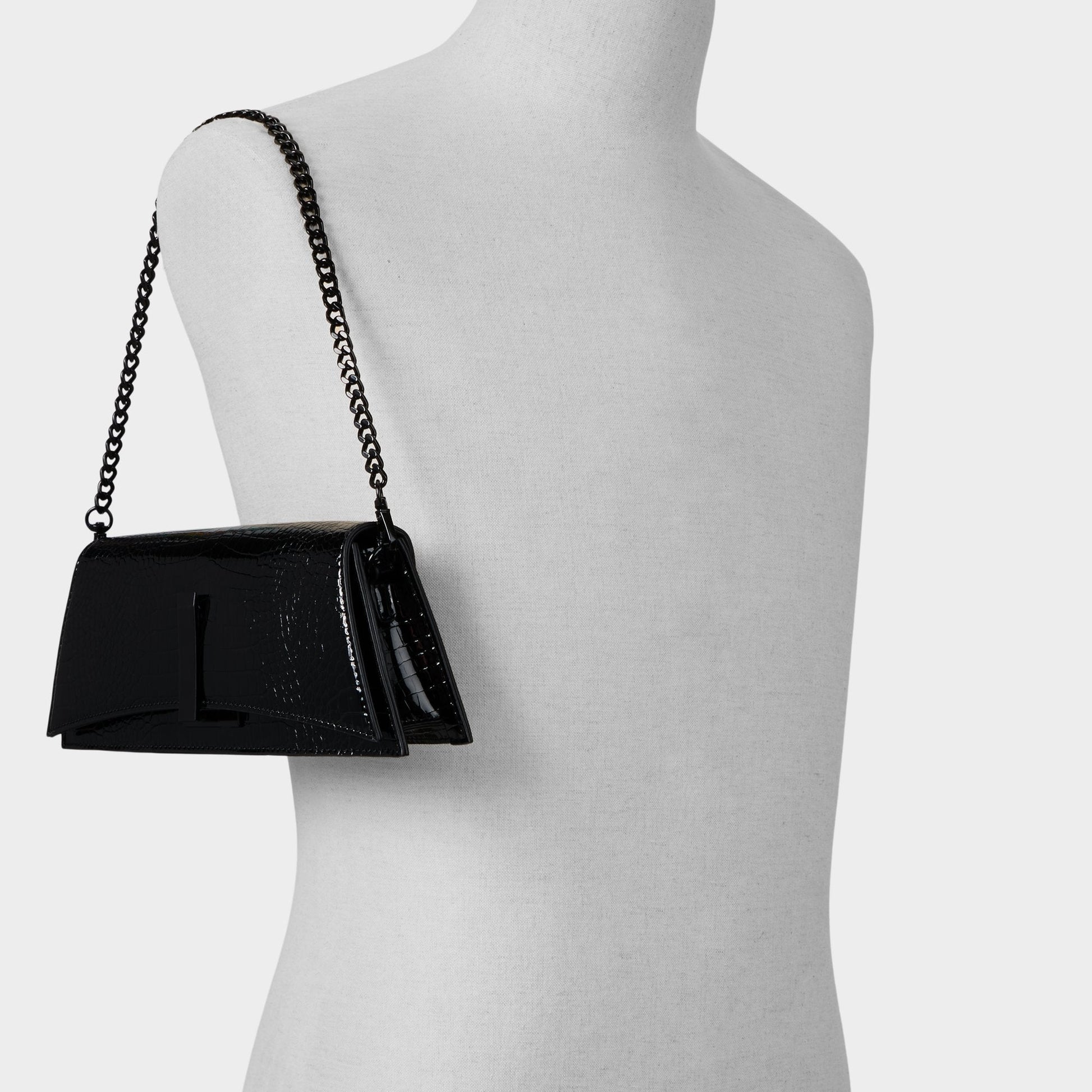 Mmychaelaa in Black - Clutch - Black