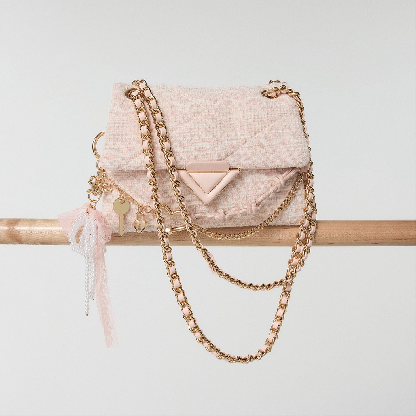 Softpufffemmee in Pink - Crossbody bag - Pink