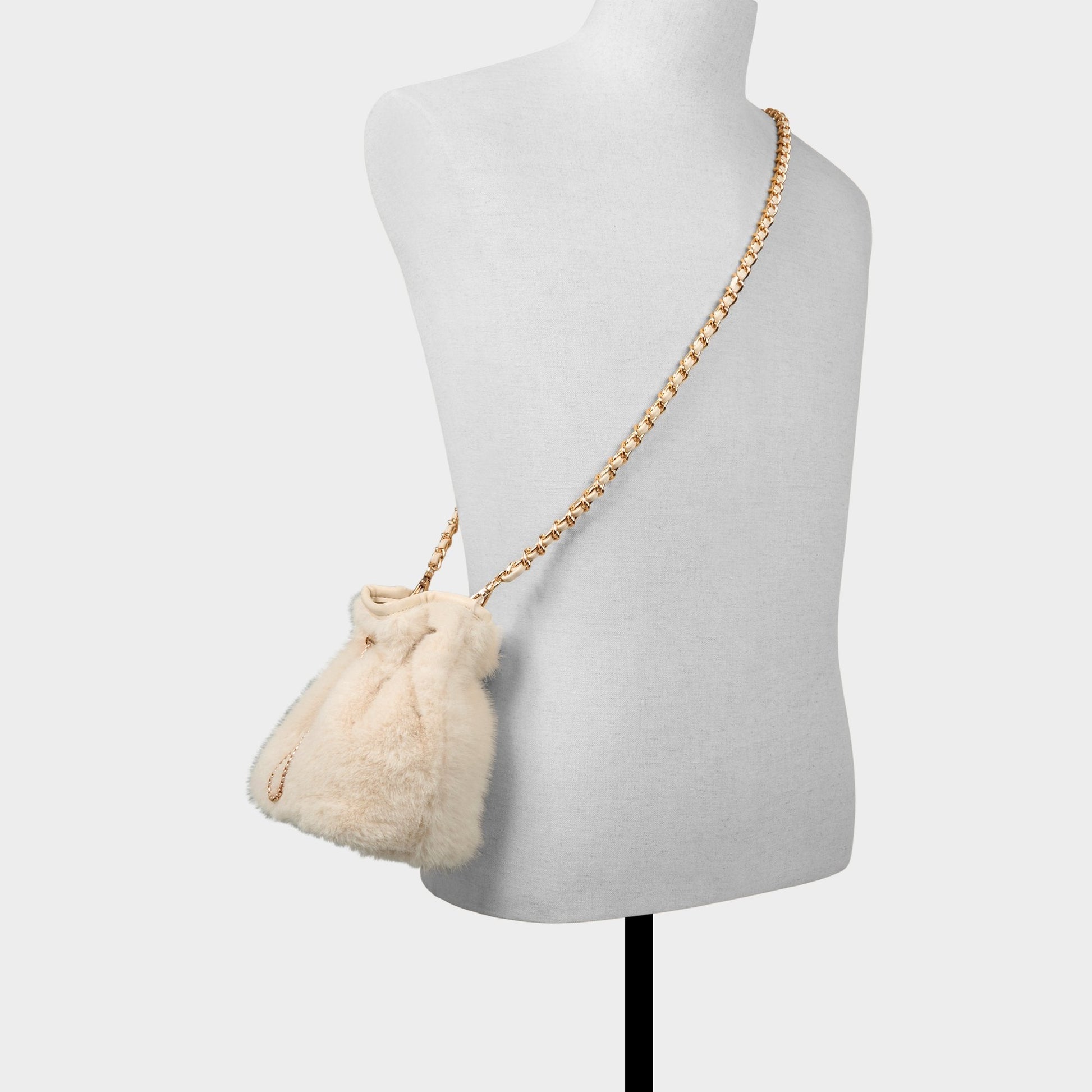 Ilynnaa in Other White - Bucket bag - Other white