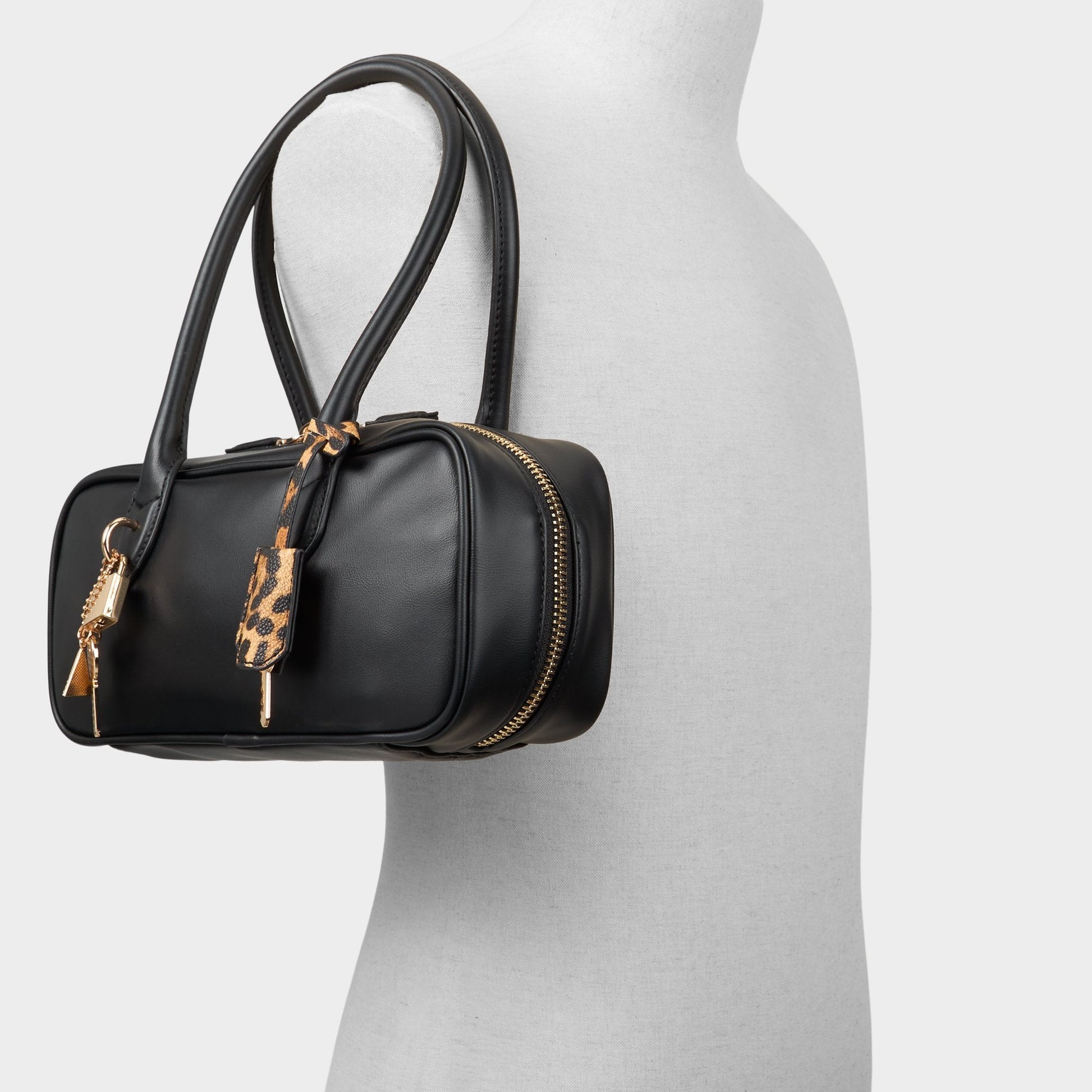 Daystromm in Black - Satchel bag - Black
