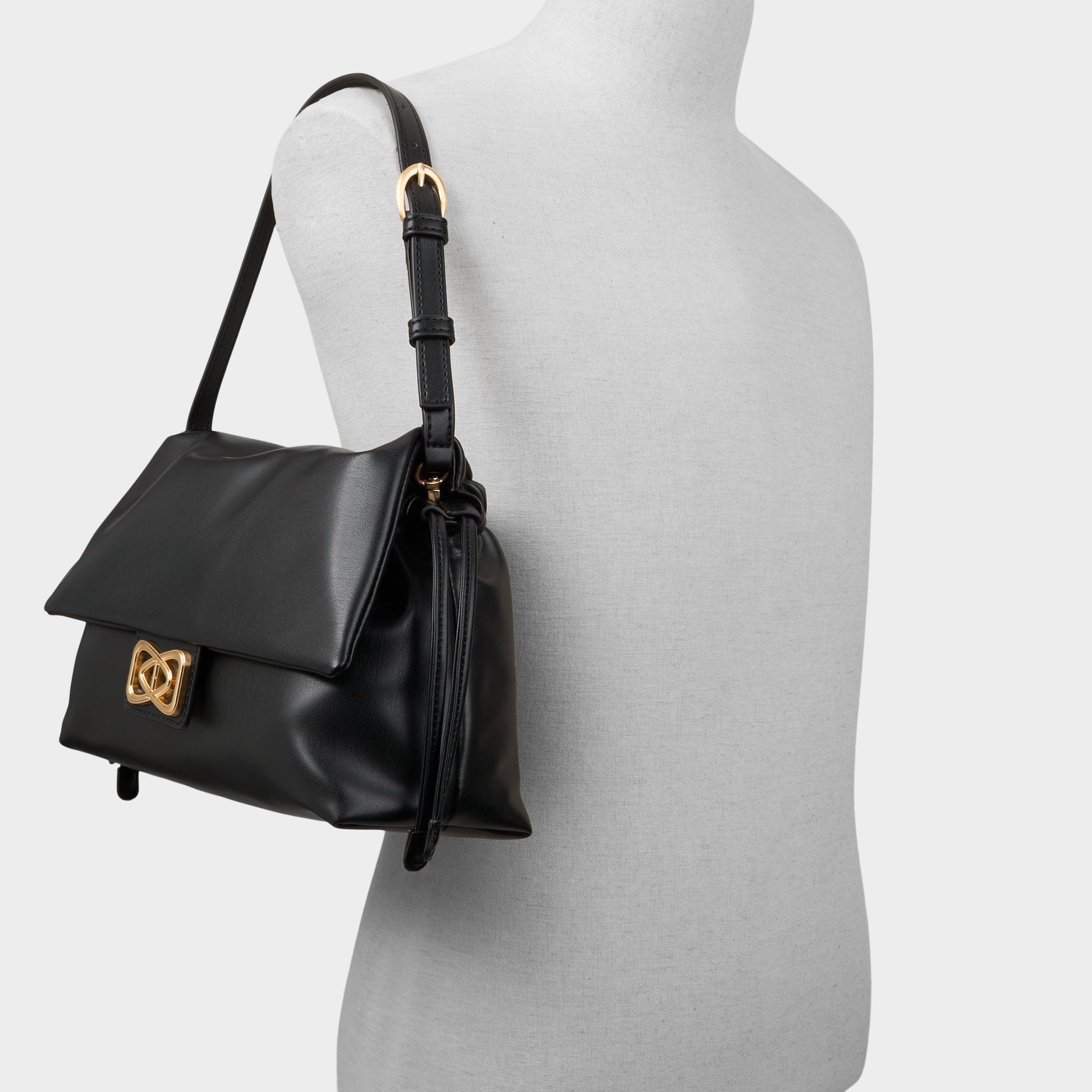 Eelinoraa in Black - Crossbody bag - Black