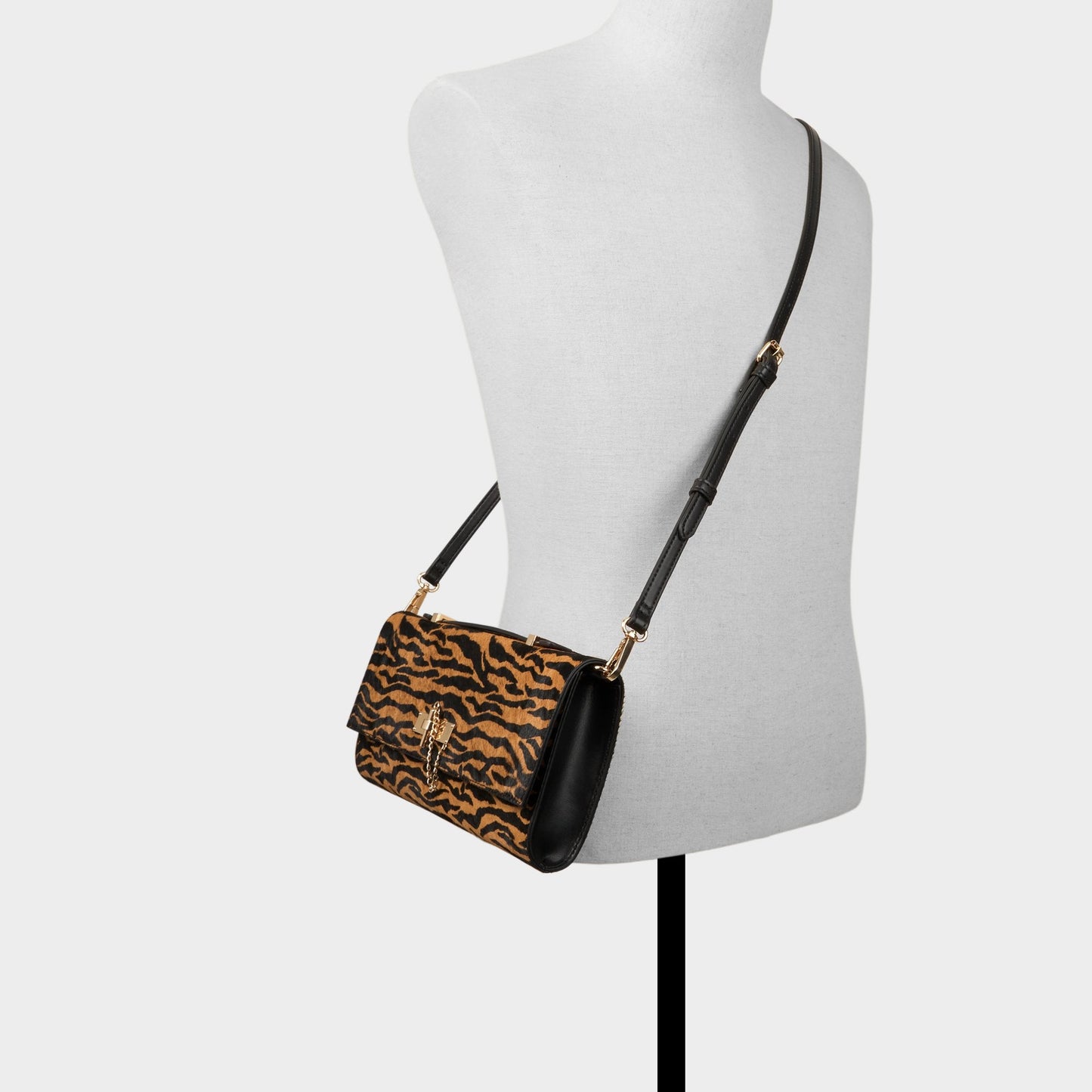 Rouxx in Open Brown - Clutch - Open Brown