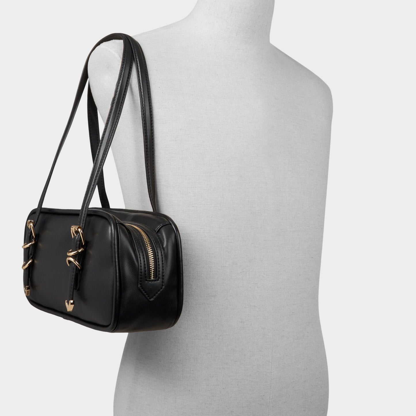 Casandraa in Black - Shoulder bag - Black