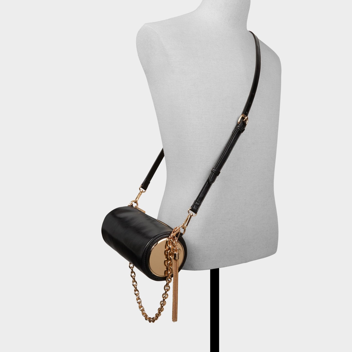 Iness in Black - Shoulder bag - Black
