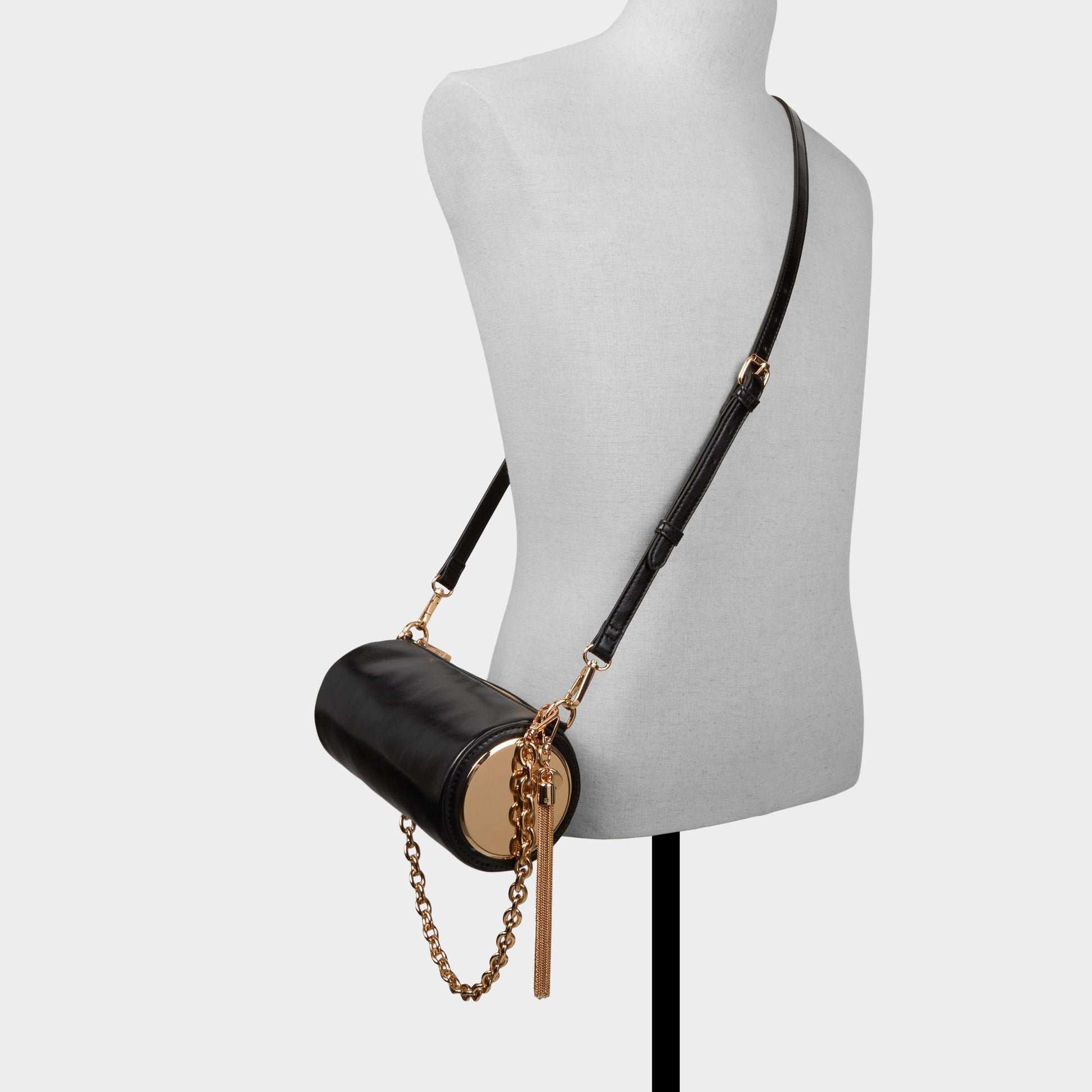 Iness in Black - Shoulder bag - Black