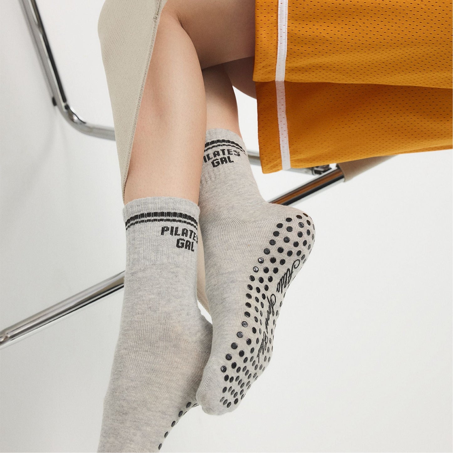 Pilatesclub in Grey - Pilates socks - Grey