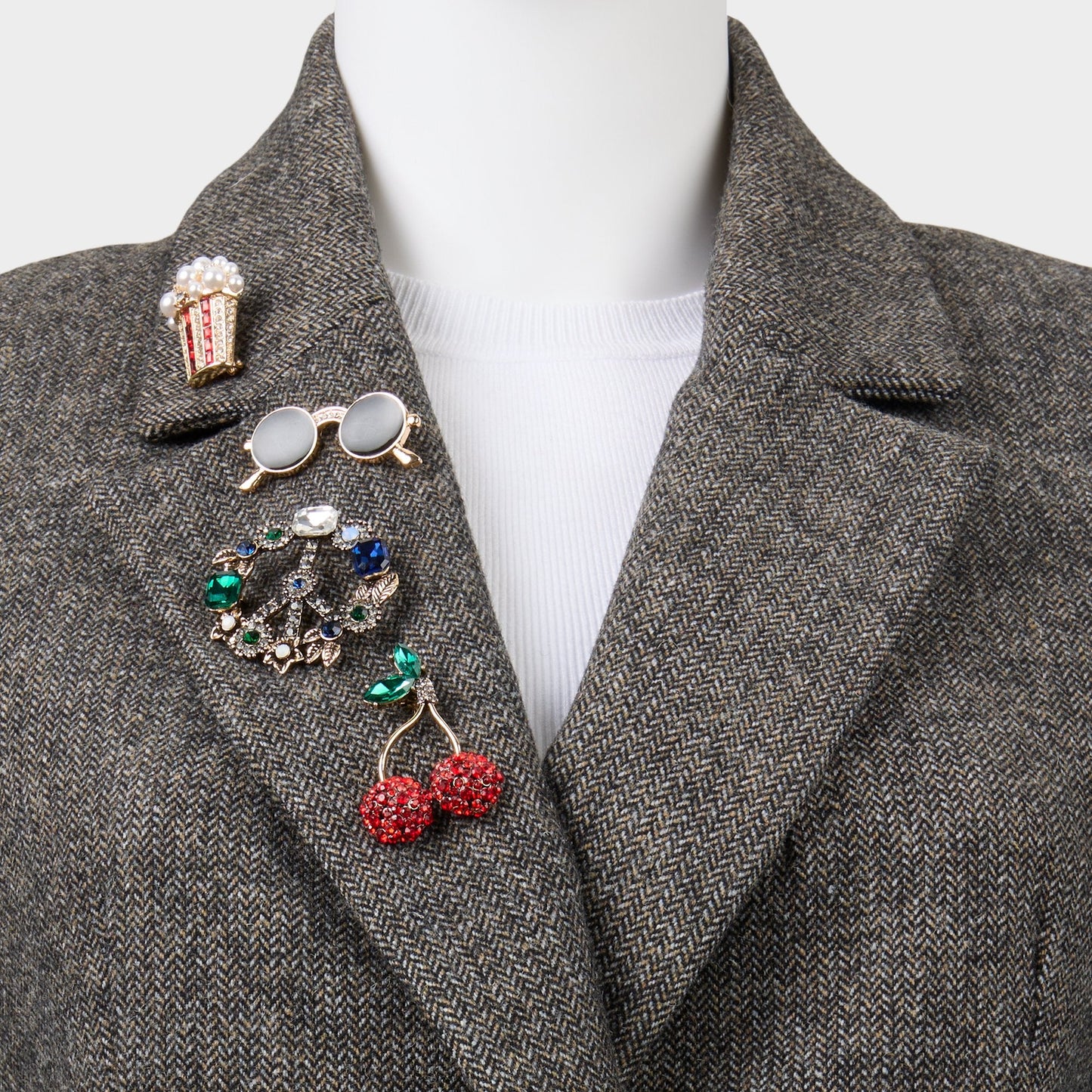 Chillvibes in Red - Decorative brooch - Red