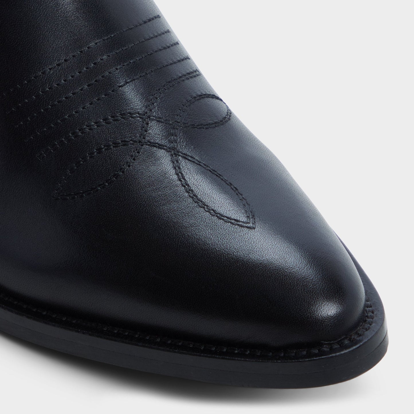 Arvin in Black - Ankle boot - Black