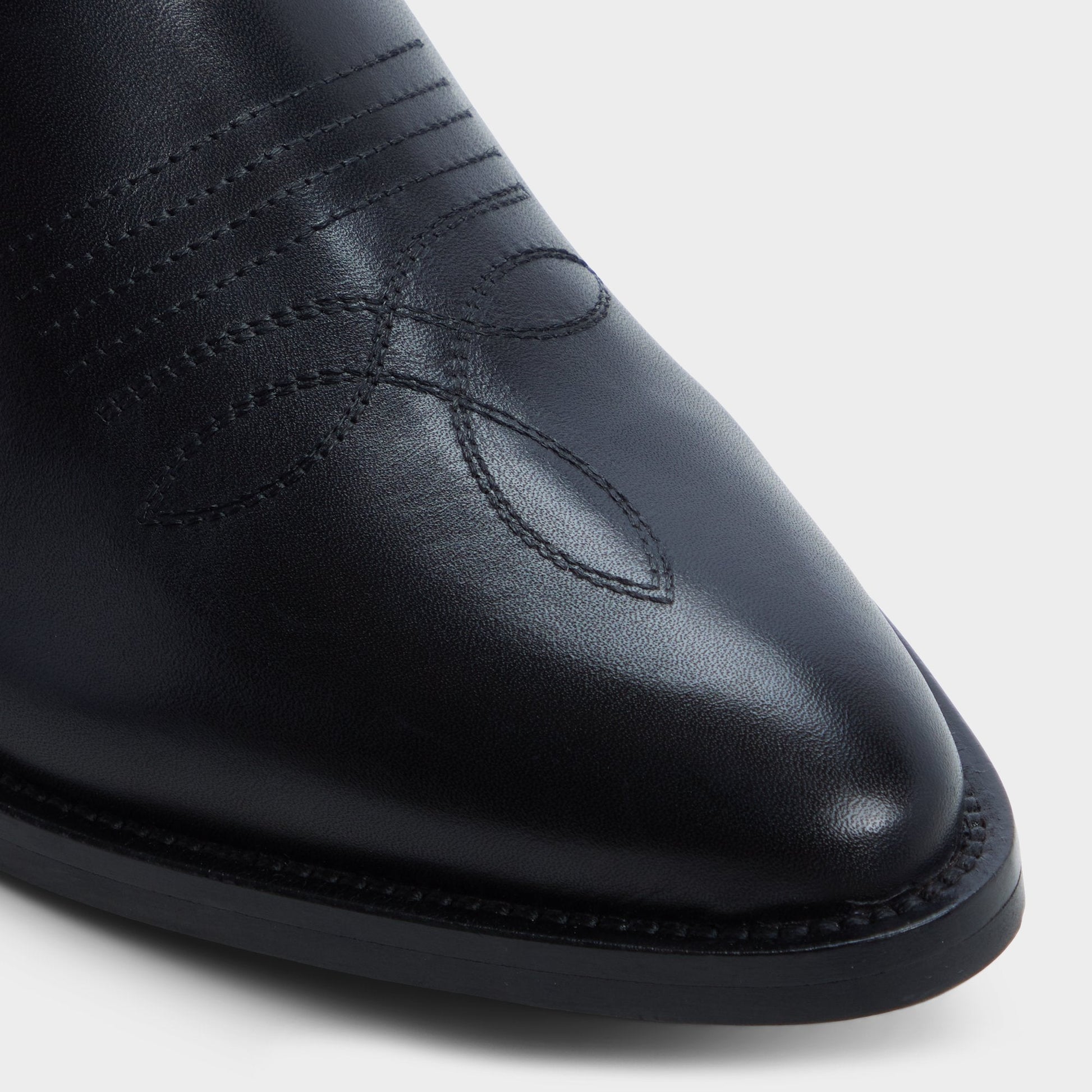 Arvin in Black - Ankle boot - Black