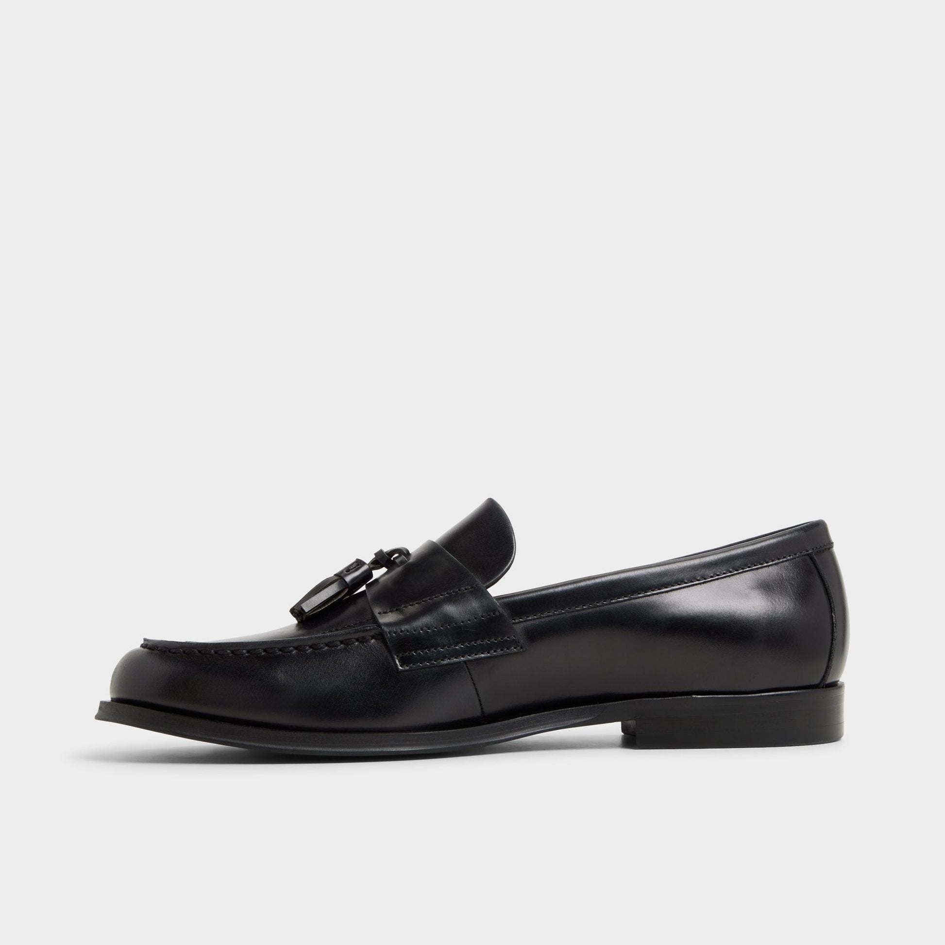 Lionel in Black - Loafer - Black