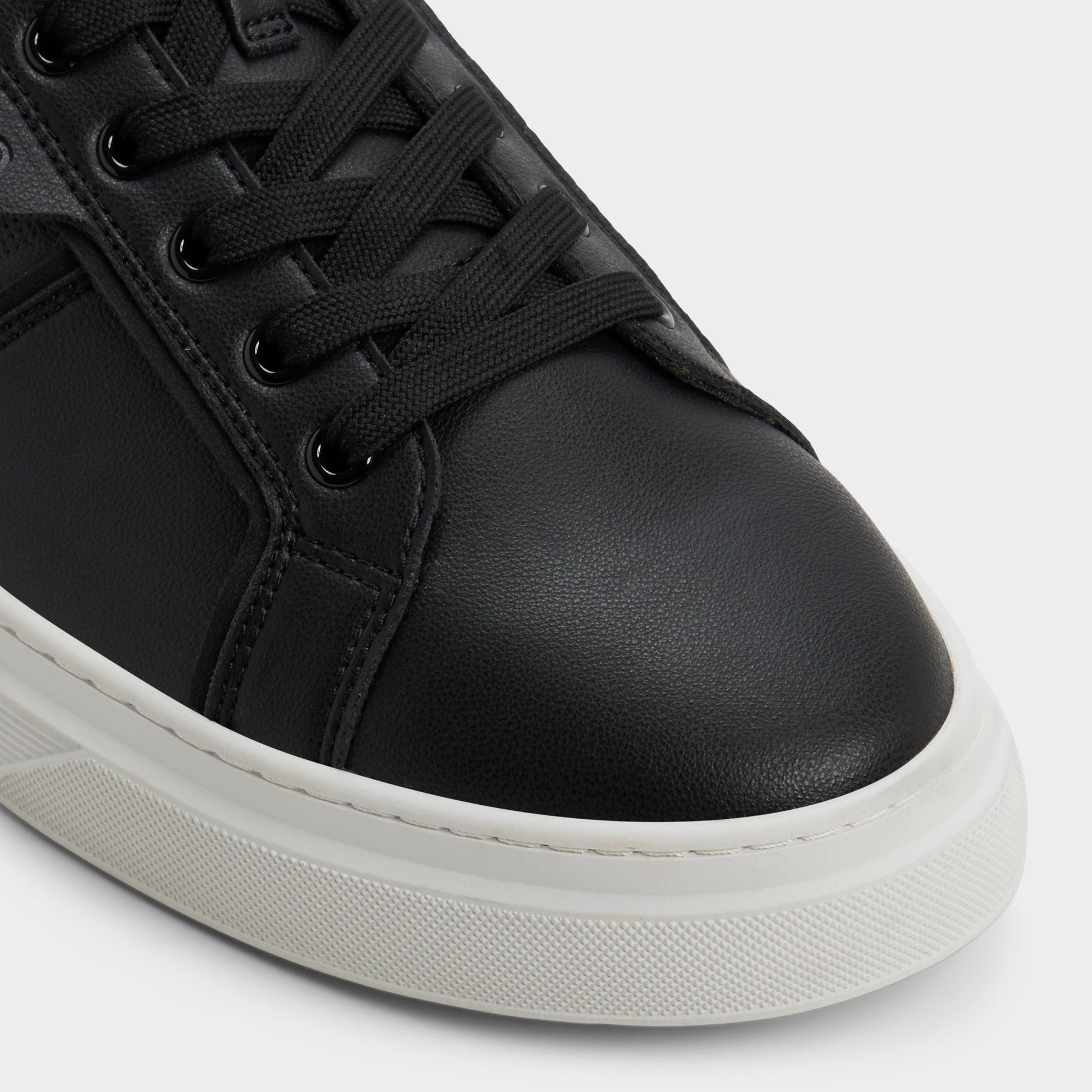 Courtline in Black Black 14253819 - Low top sneaker, Cup sole - Black/black