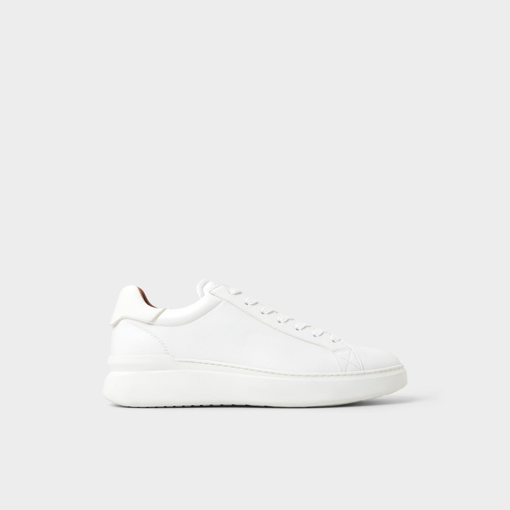 Toddy in White - Low top sneaker - White