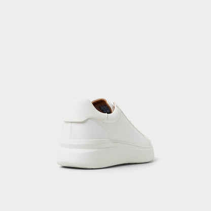 Toddy in White - Low top sneaker - White