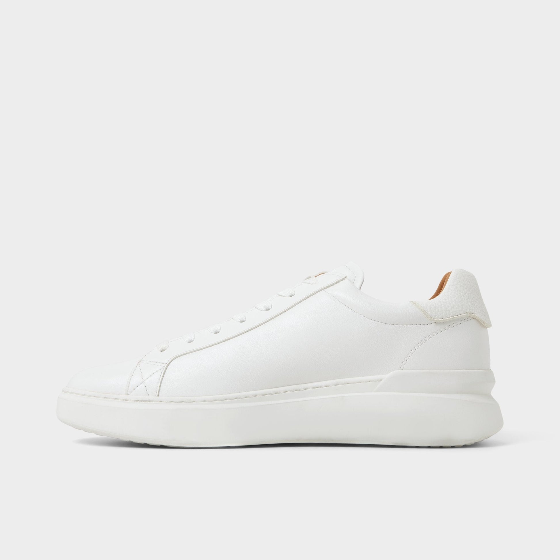 Toddy in White - Low top sneaker - White