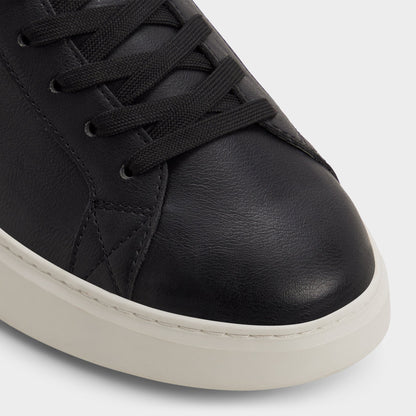 Rohan in Black - Low top sneaker - Black