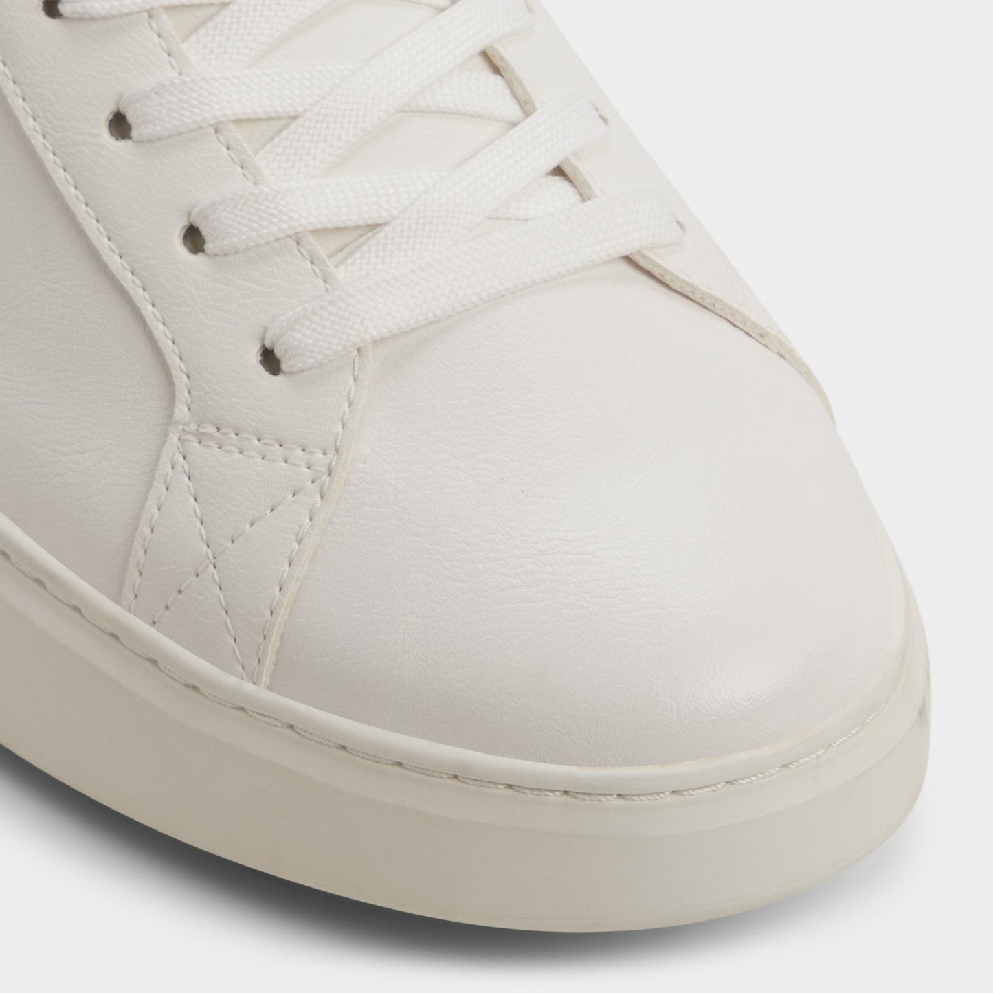 Rohan in White - Low top sneaker - White