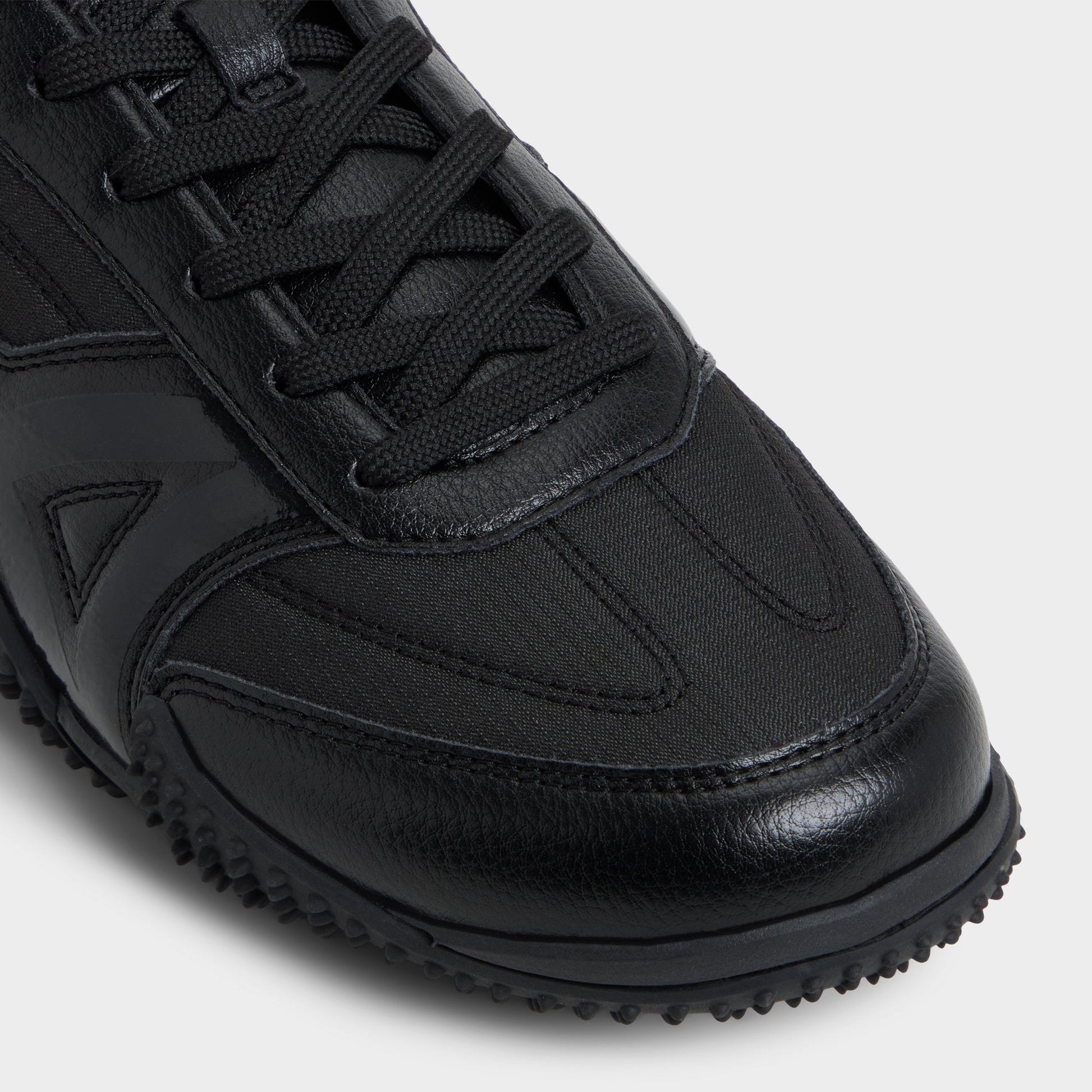 Drive in Black - Low top sneaker - Black