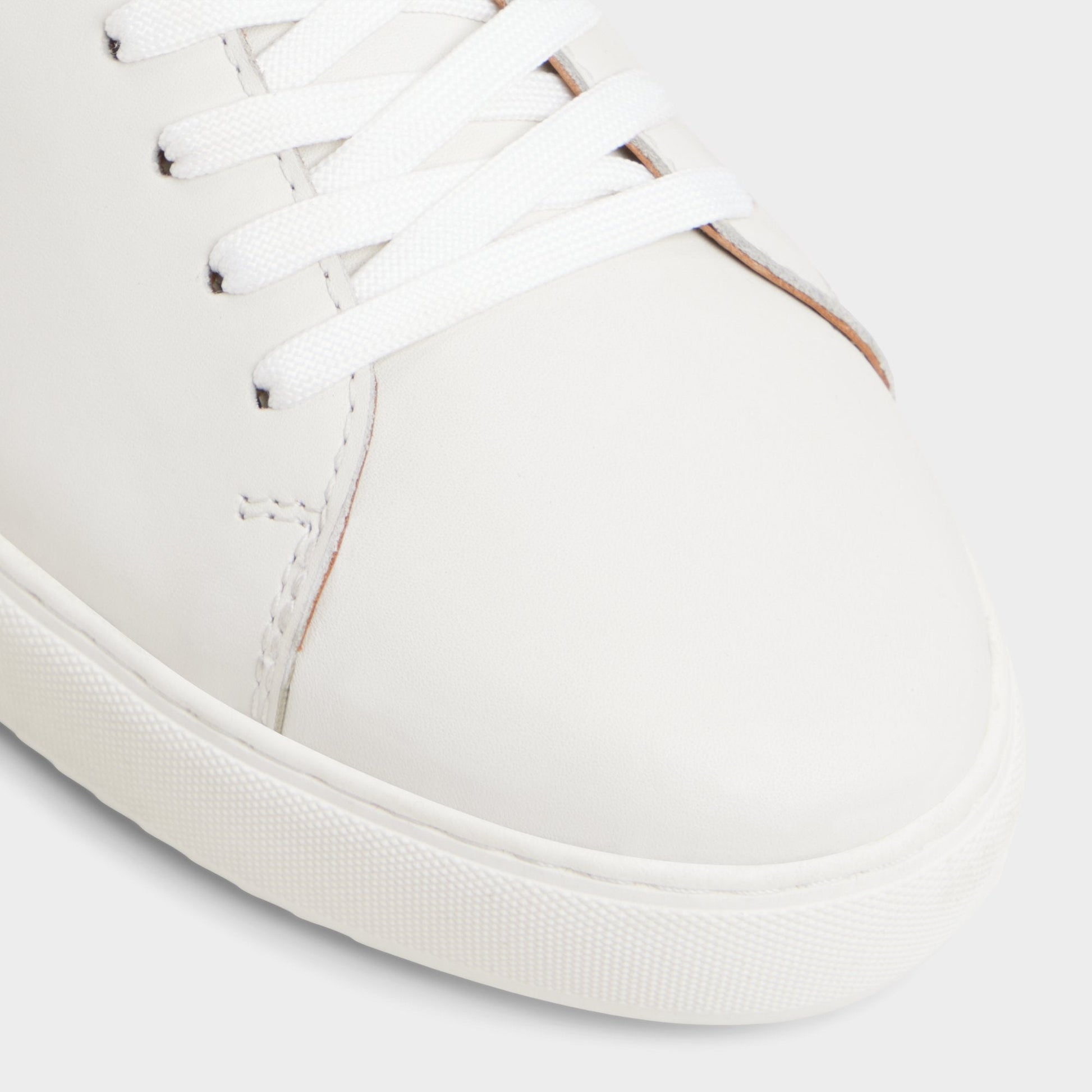 Fonzo in White - Low top sneaker - White