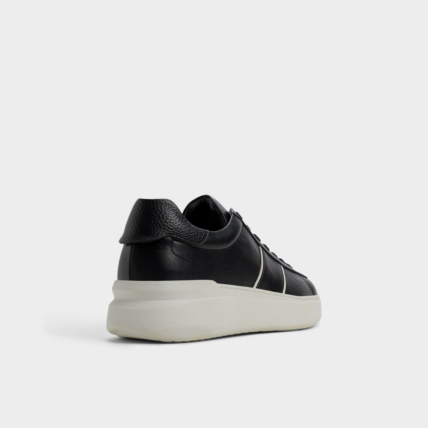 Paxon in Black 14135031 - Low top sneaker - Black
