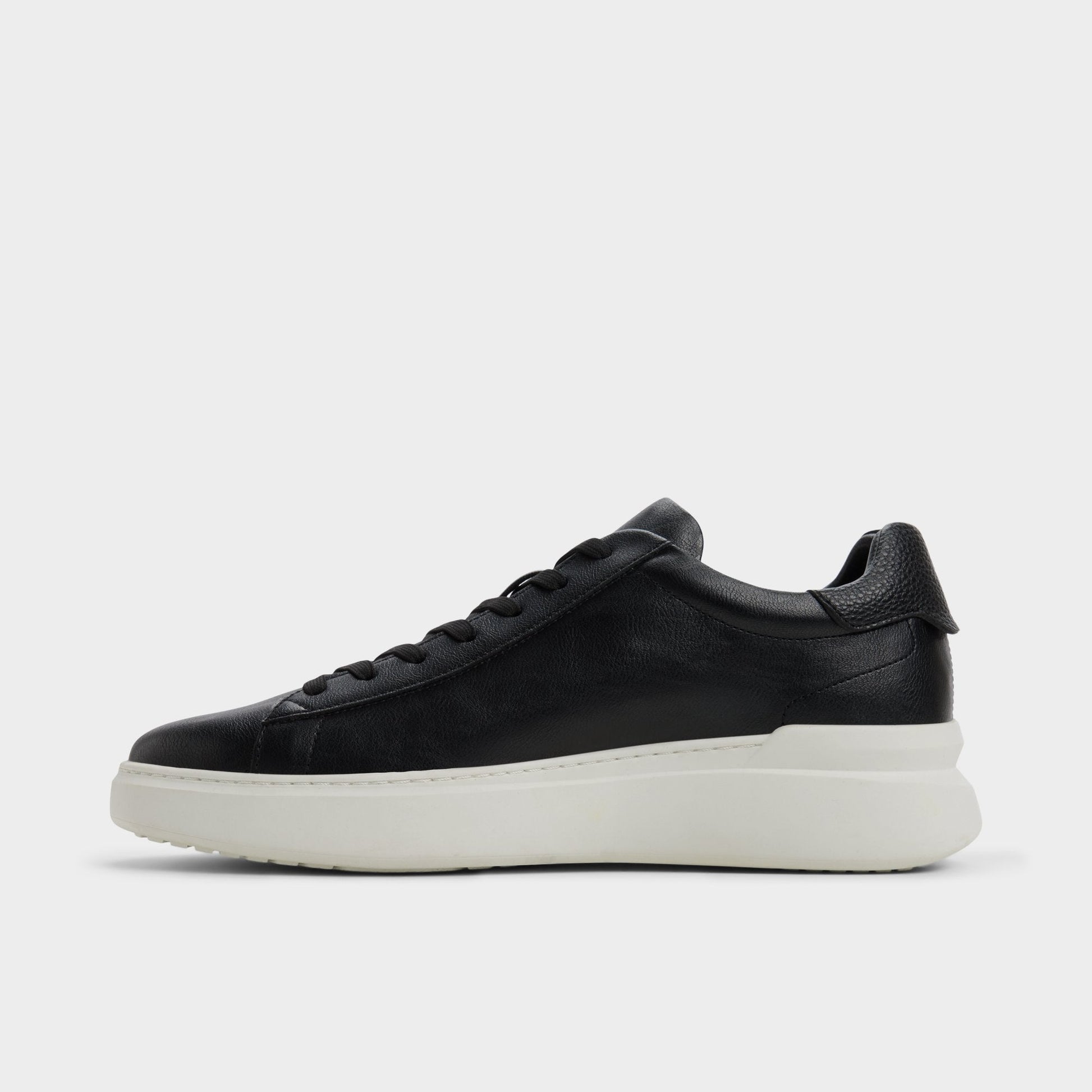 Paxon in Black 14135031 - Low top sneaker - Black