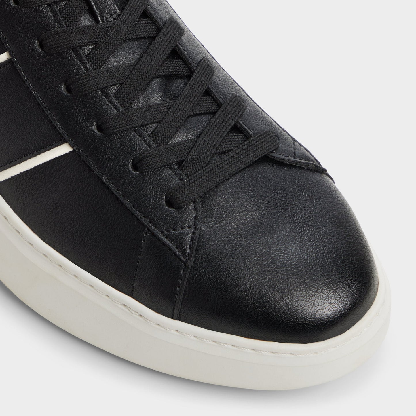 Paxon in Black 14135031 - Low top sneaker - Black