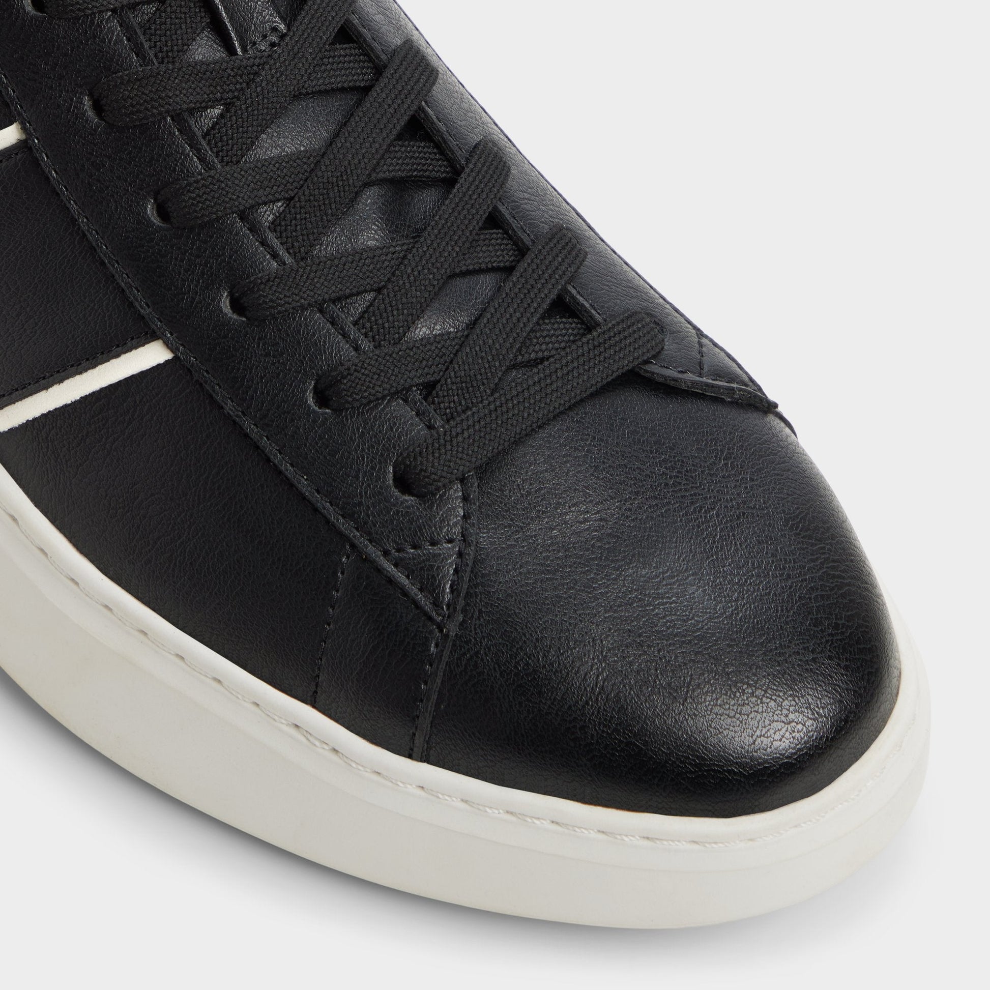 Paxon in Black 14135031 - Low top sneaker - Black